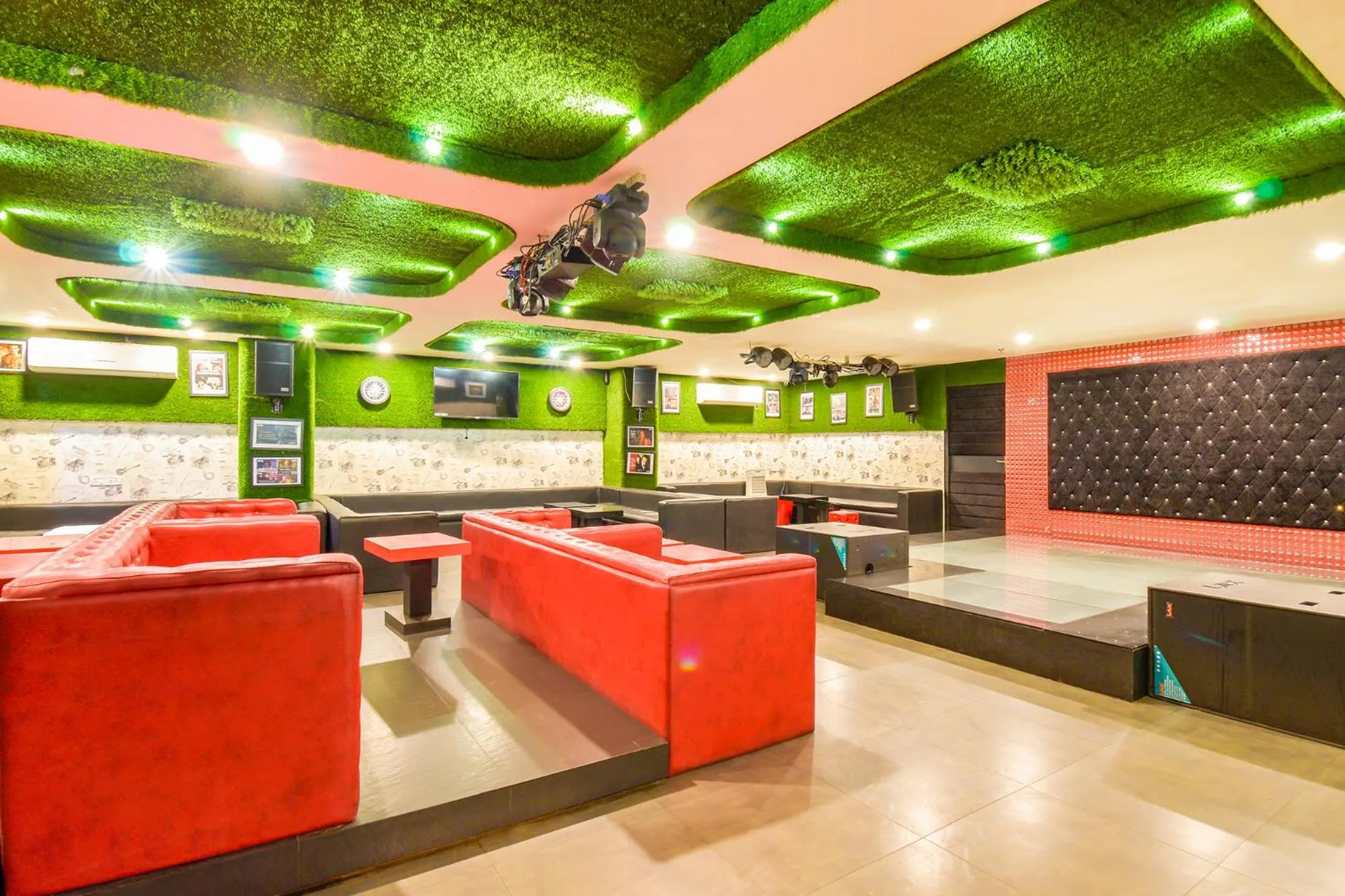 Seating area in FabHotel Pentagon Next - Bhubaneswar Railway Station