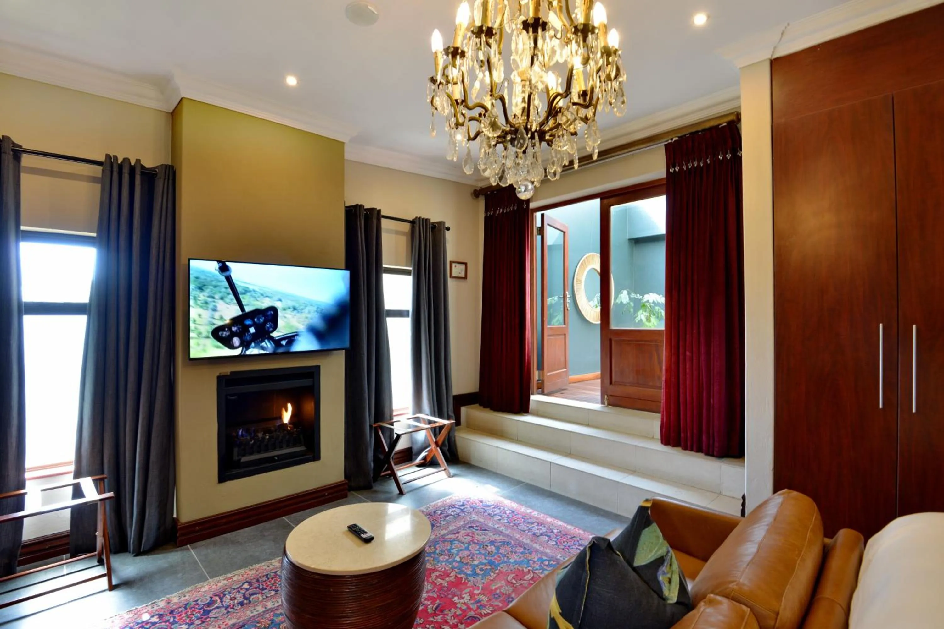 fireplace, Bed in The Residence