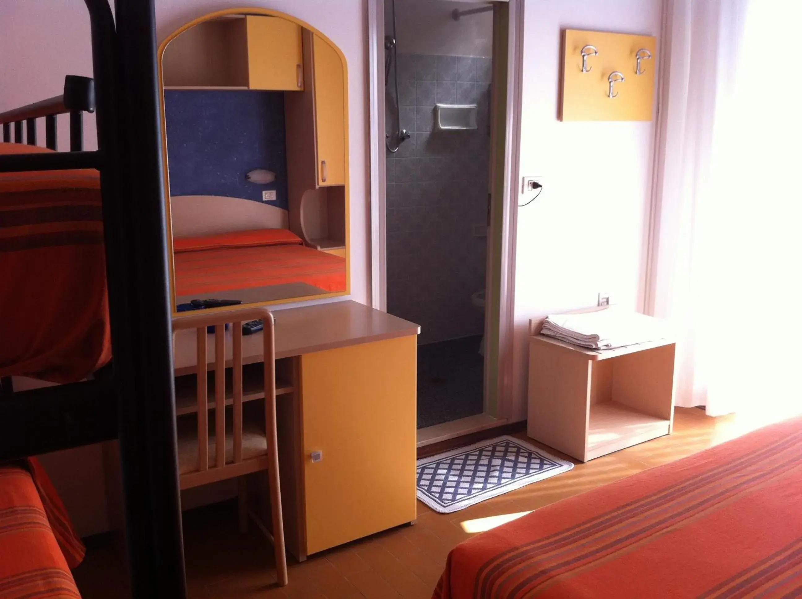 Bathroom, Bunk Bed in Hotel Viking