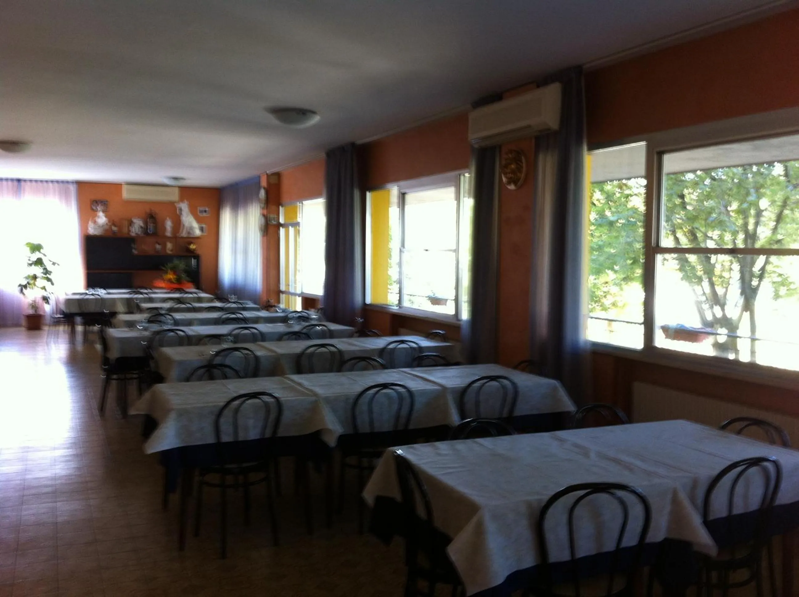 Restaurant/places to eat in Hotel Viking