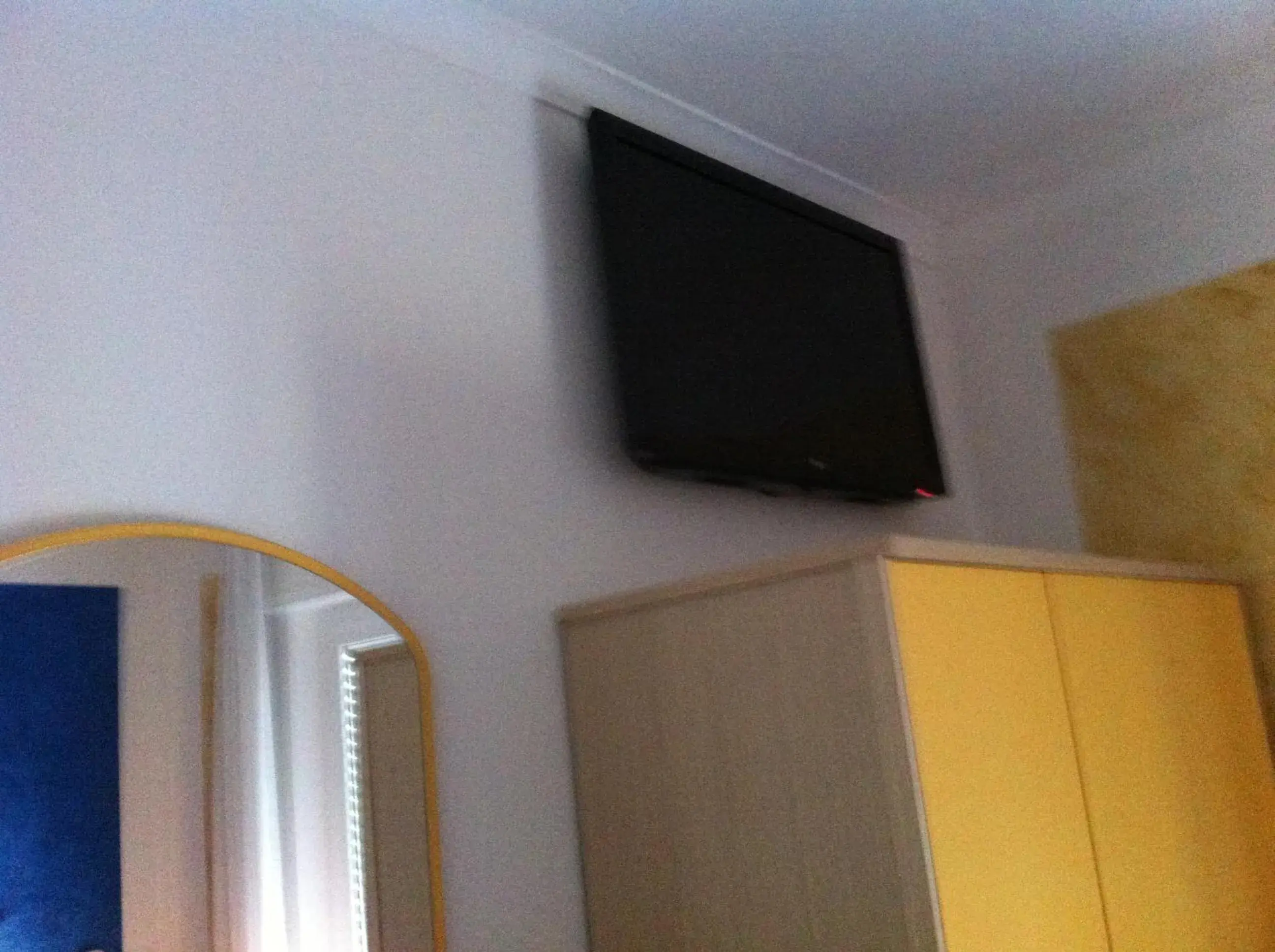 TV and multimedia, TV/Entertainment Center in Hotel Viking