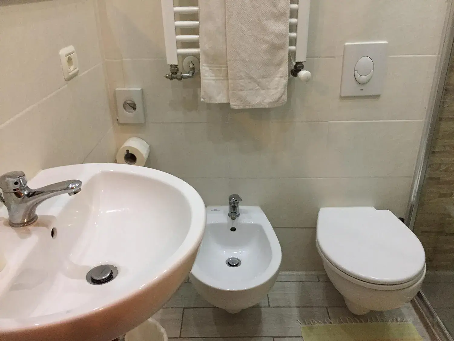 Bathroom in Hotel Viking
