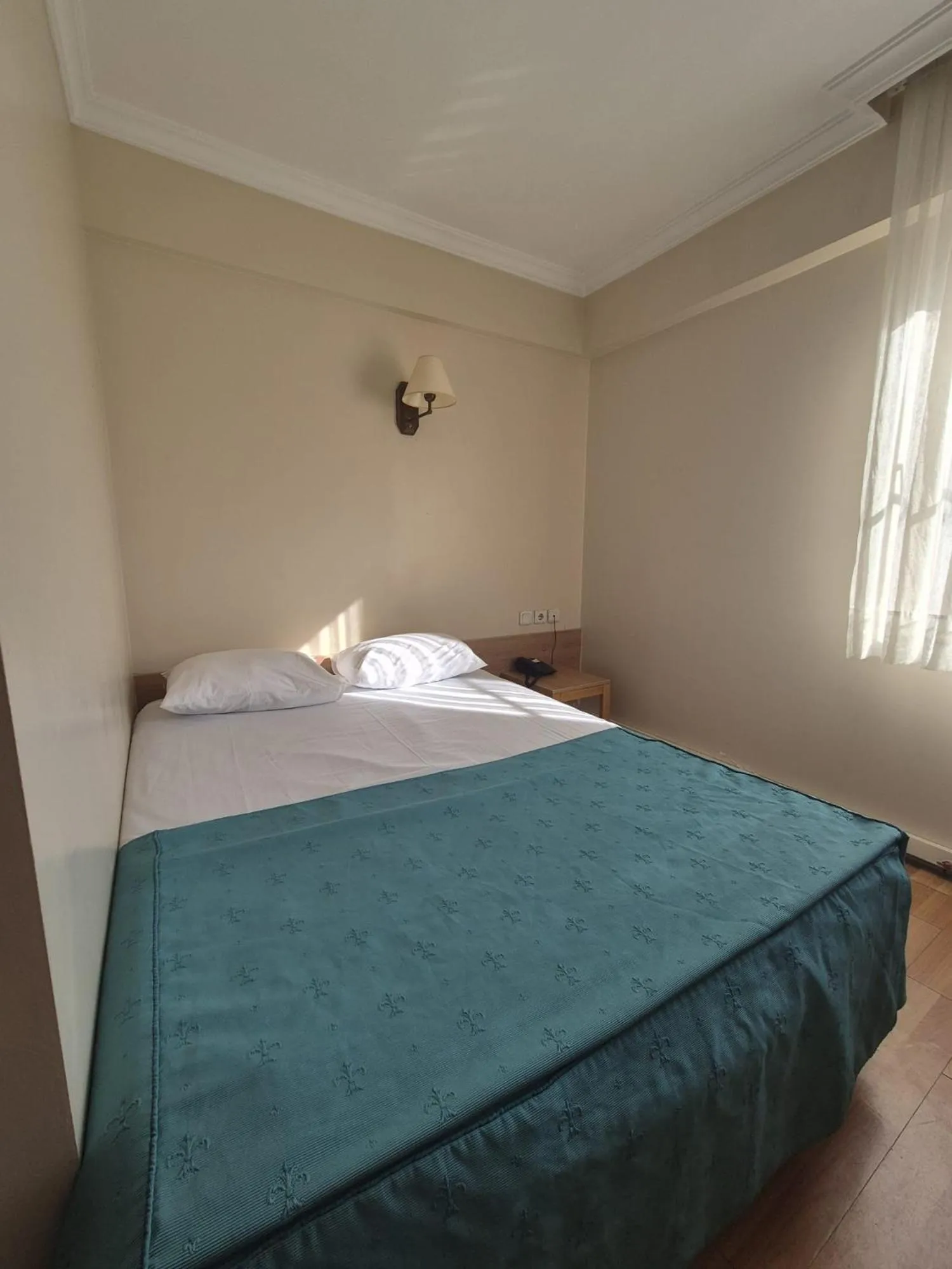 Photo of the whole room, Bed in Haydarpasa Hotel