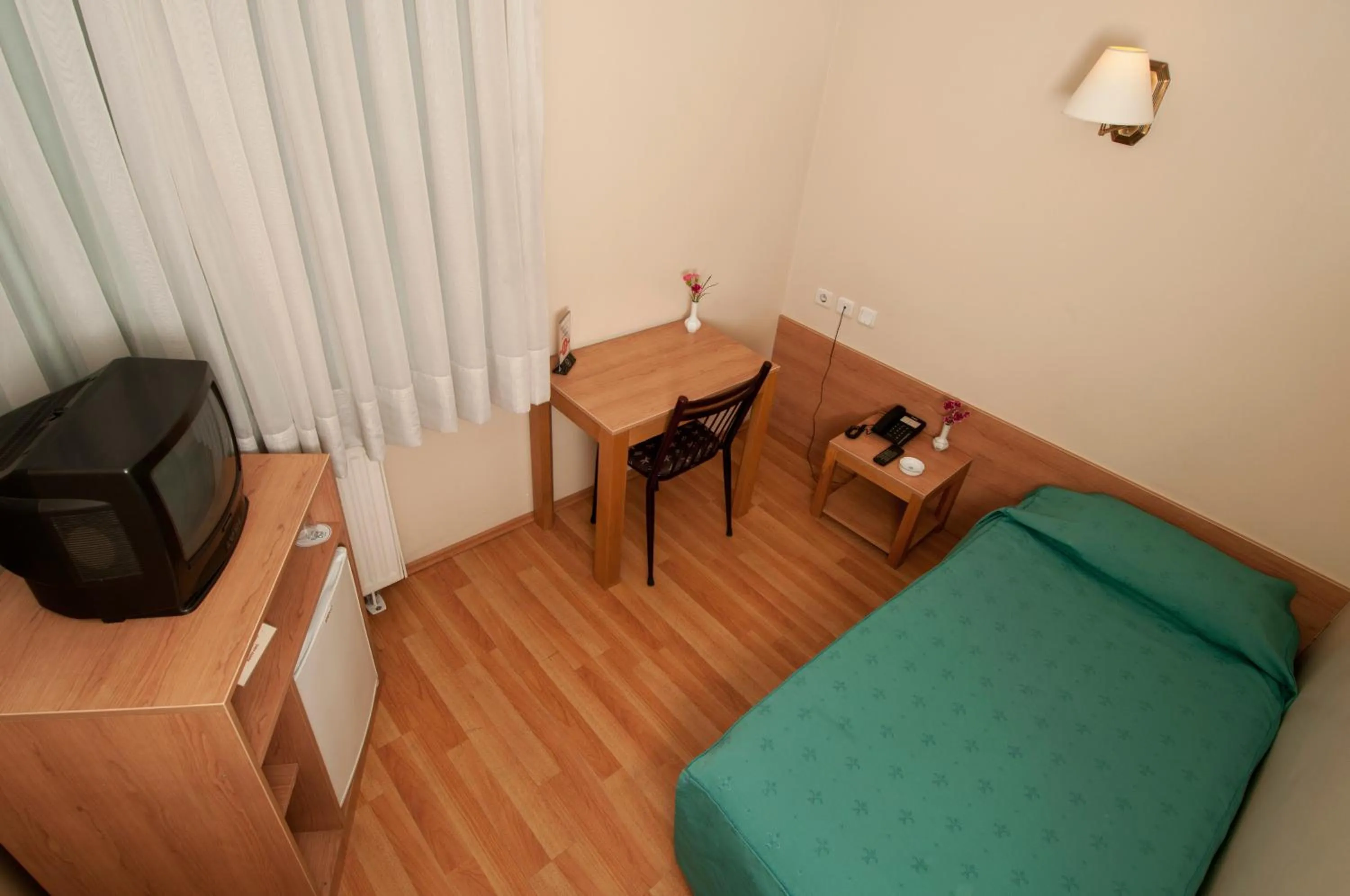 Photo of the whole room, Bed in Haydarpasa Hotel