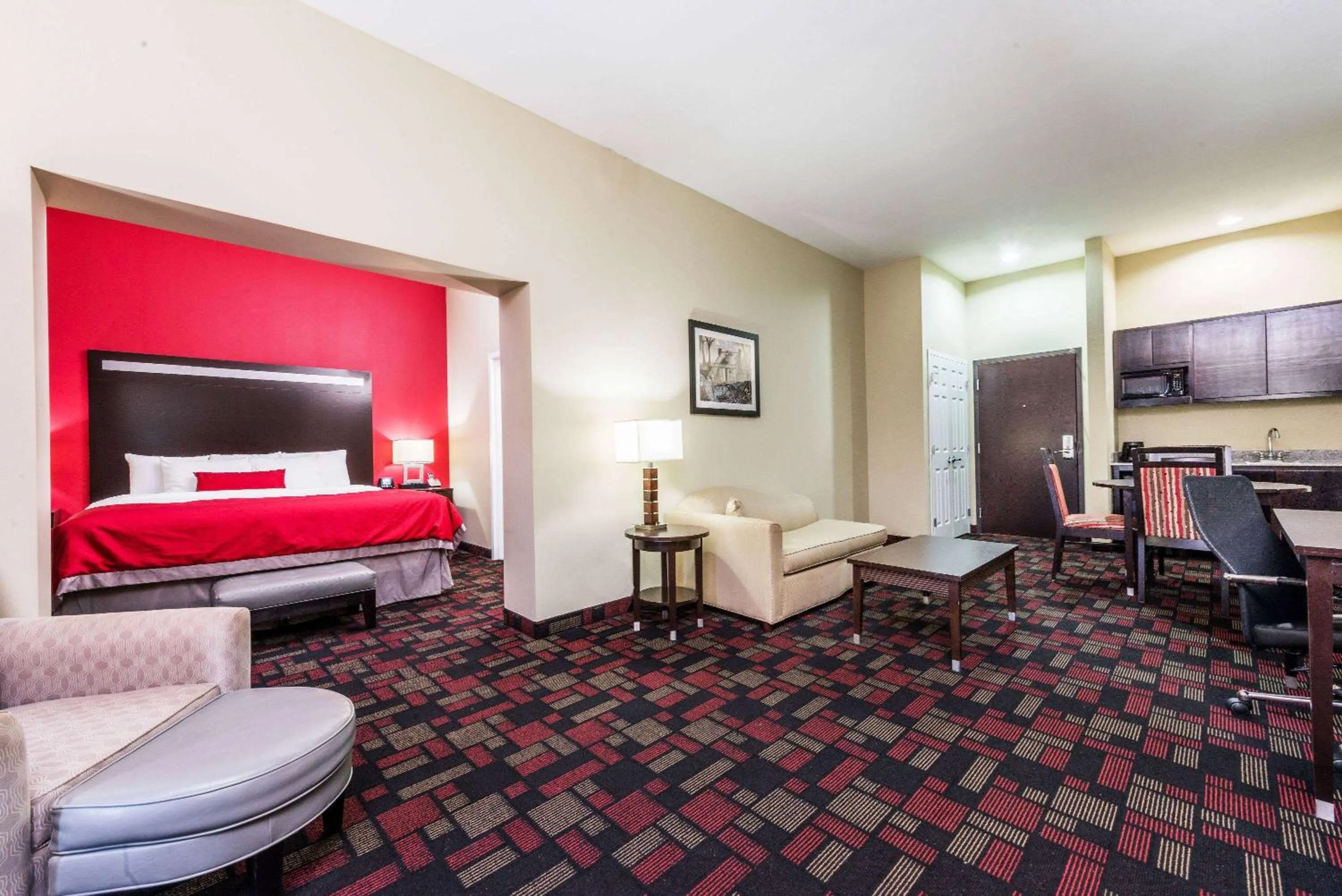 Photo of the whole room, Bed in Wingate by Wyndham Lake Charles Casino Area