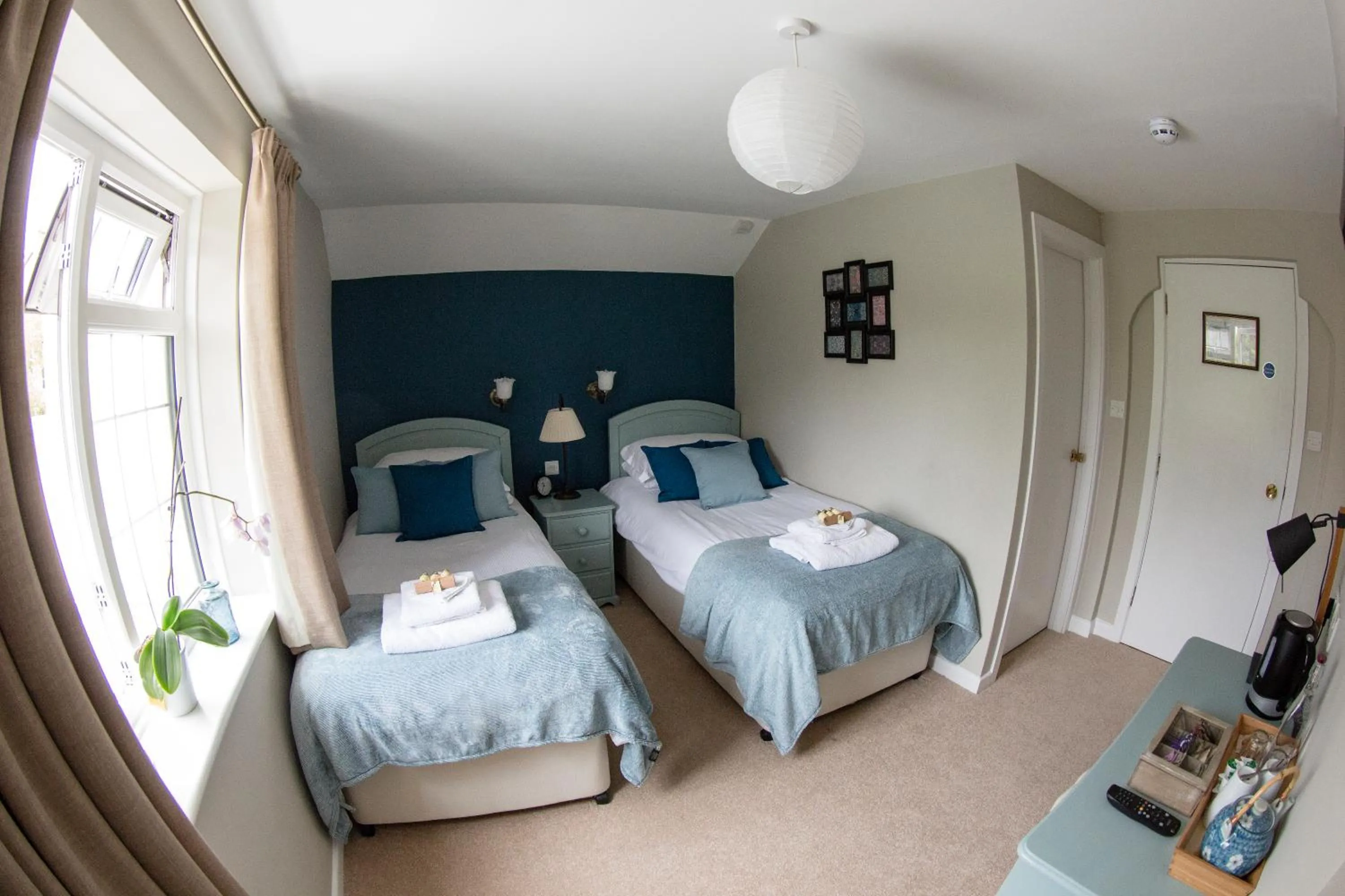 Day, Bed in The Anvil Inn