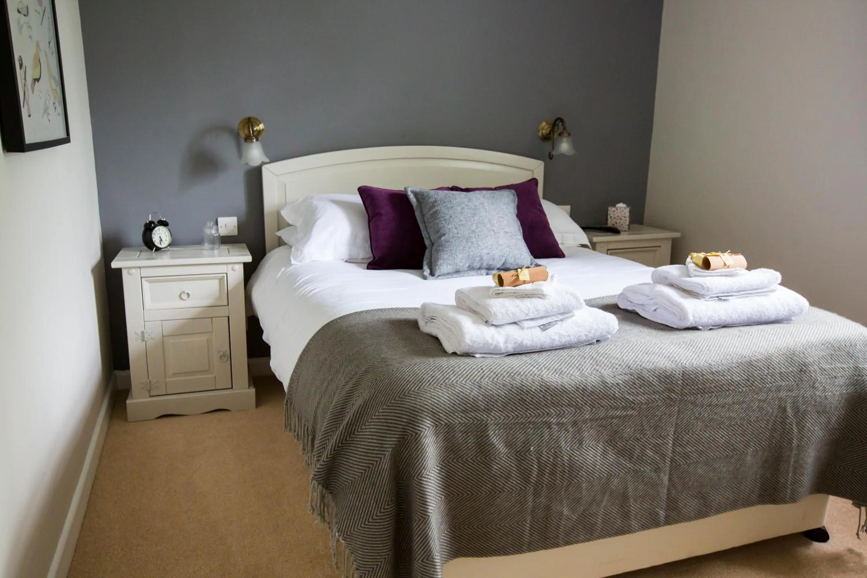 Photo of the whole room, Bed in The Anvil Inn