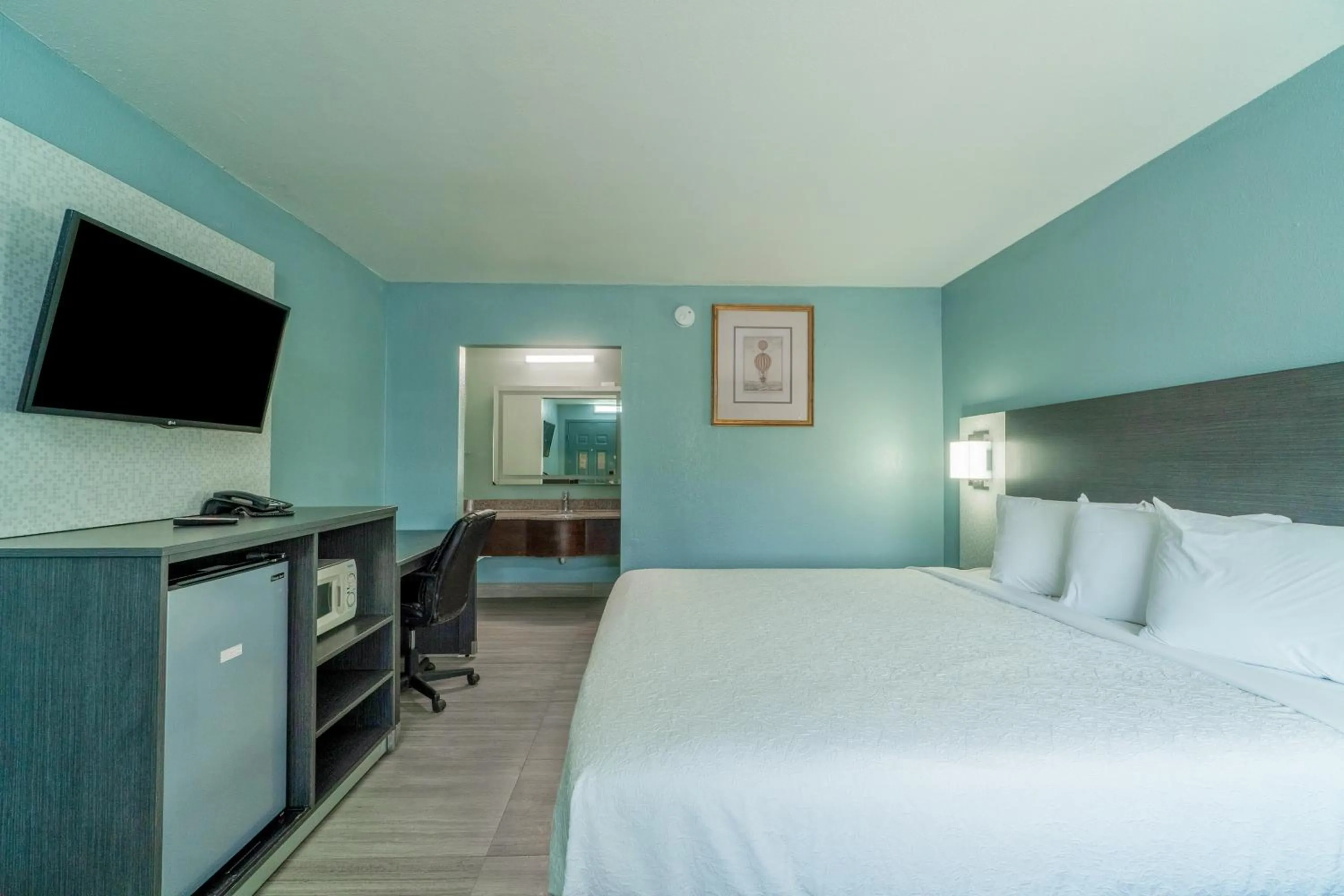 Bedroom, Bed in Lone Star Inn & Suites by OYO Harlingen TX