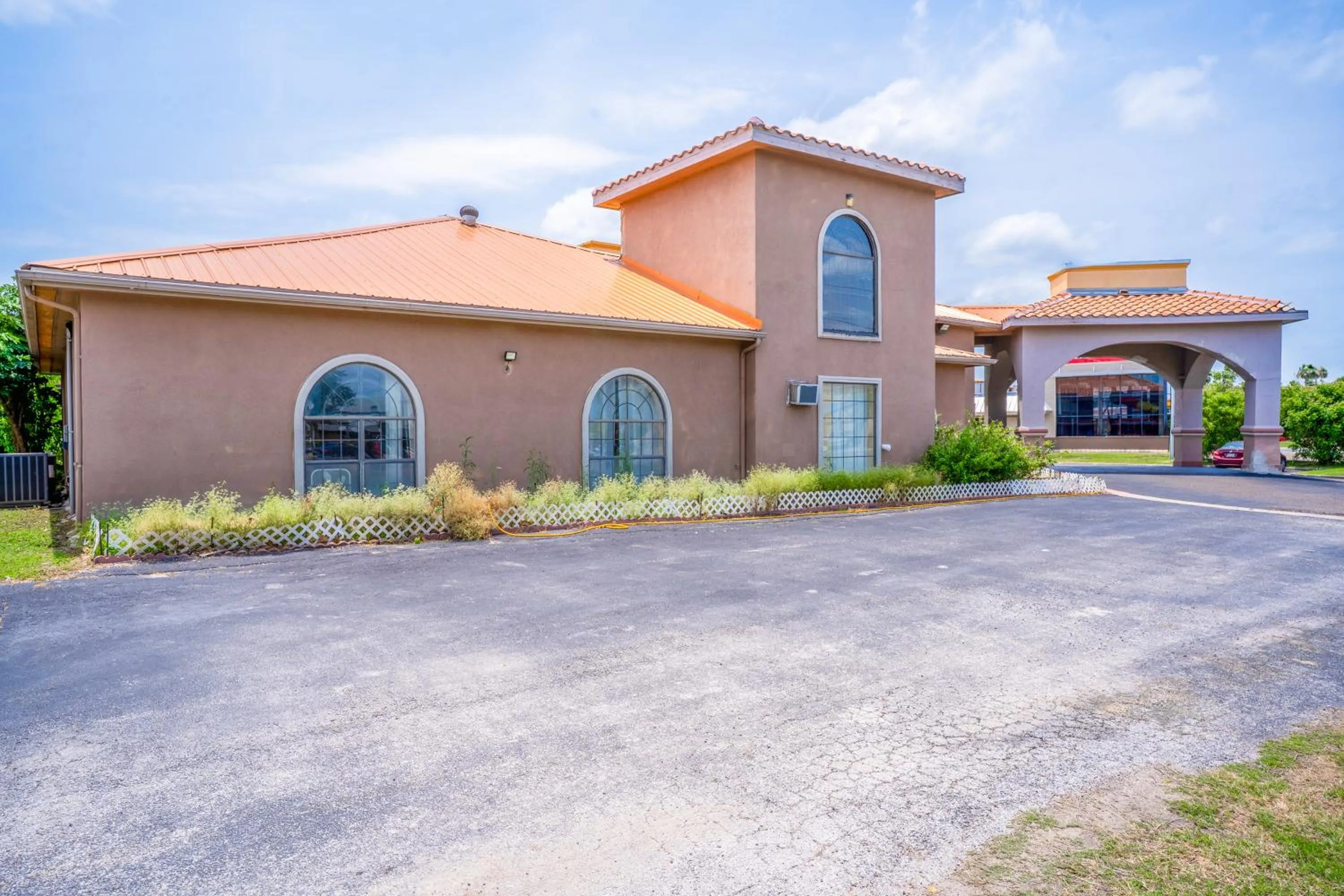 Facade/entrance in Lone Star Inn & Suites by OYO Harlingen TX