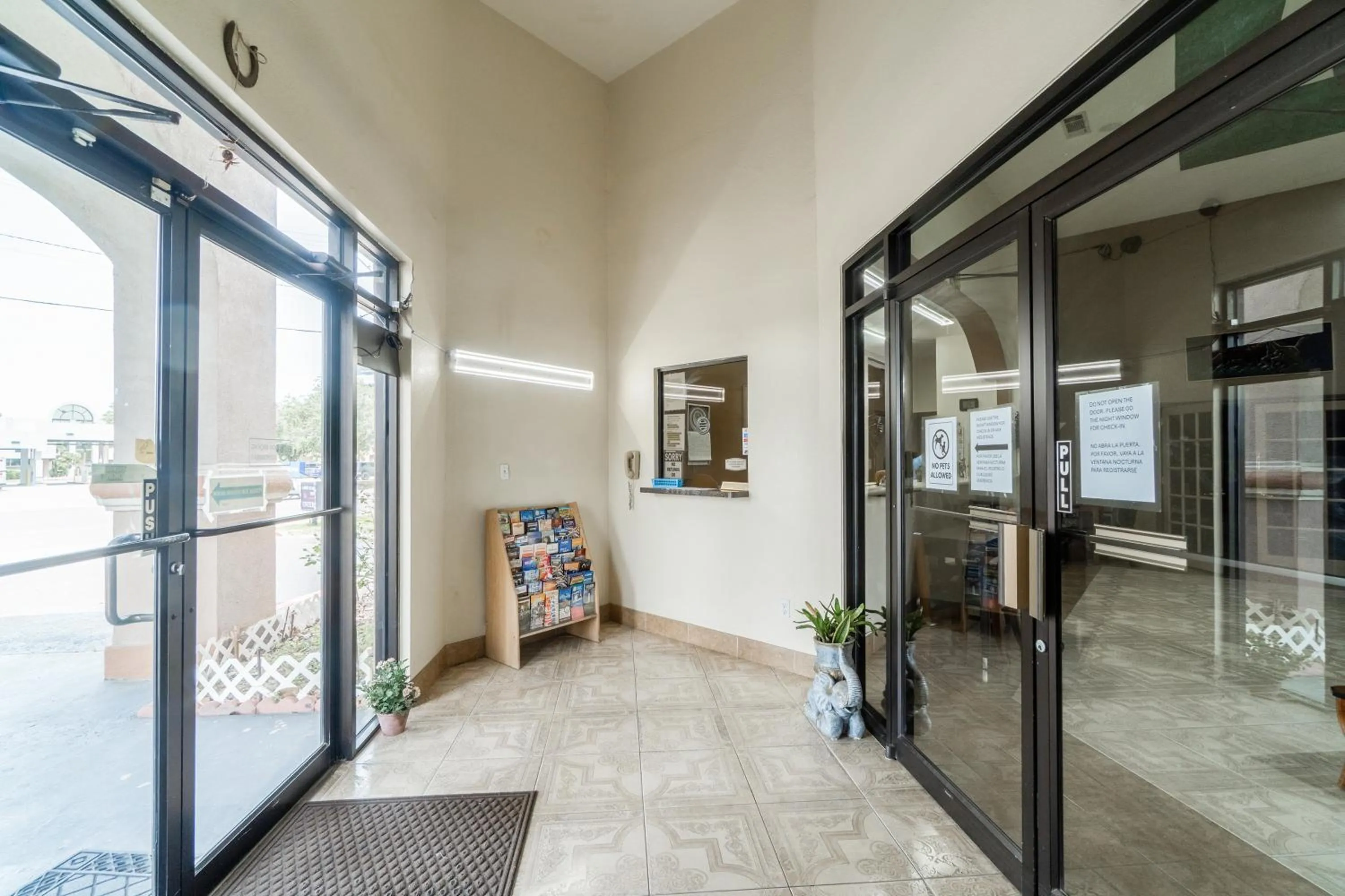 Lobby or reception in Lone Star Inn & Suites by OYO Harlingen TX