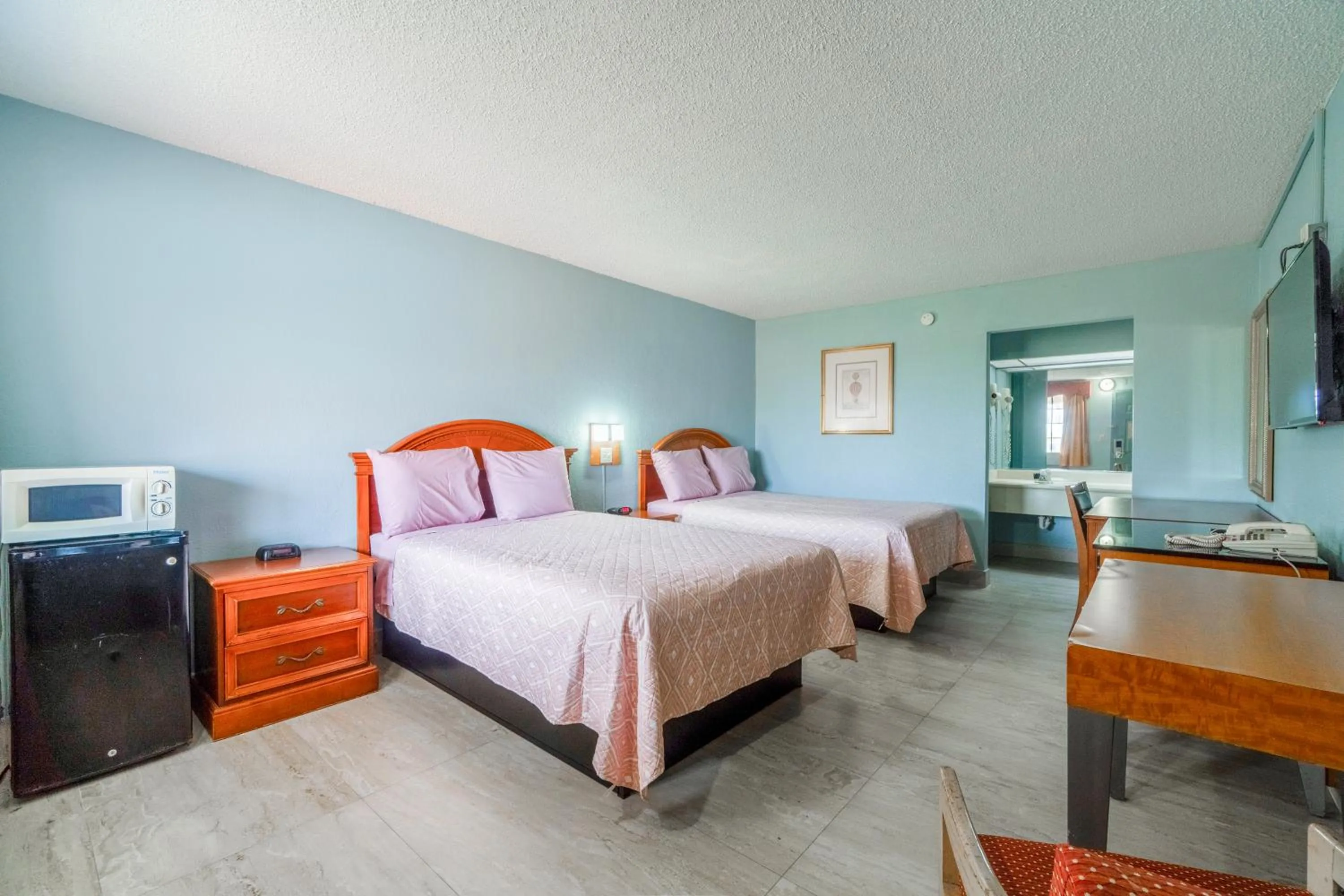 Bedroom, Bed in Lone Star Inn & Suites by OYO Harlingen TX