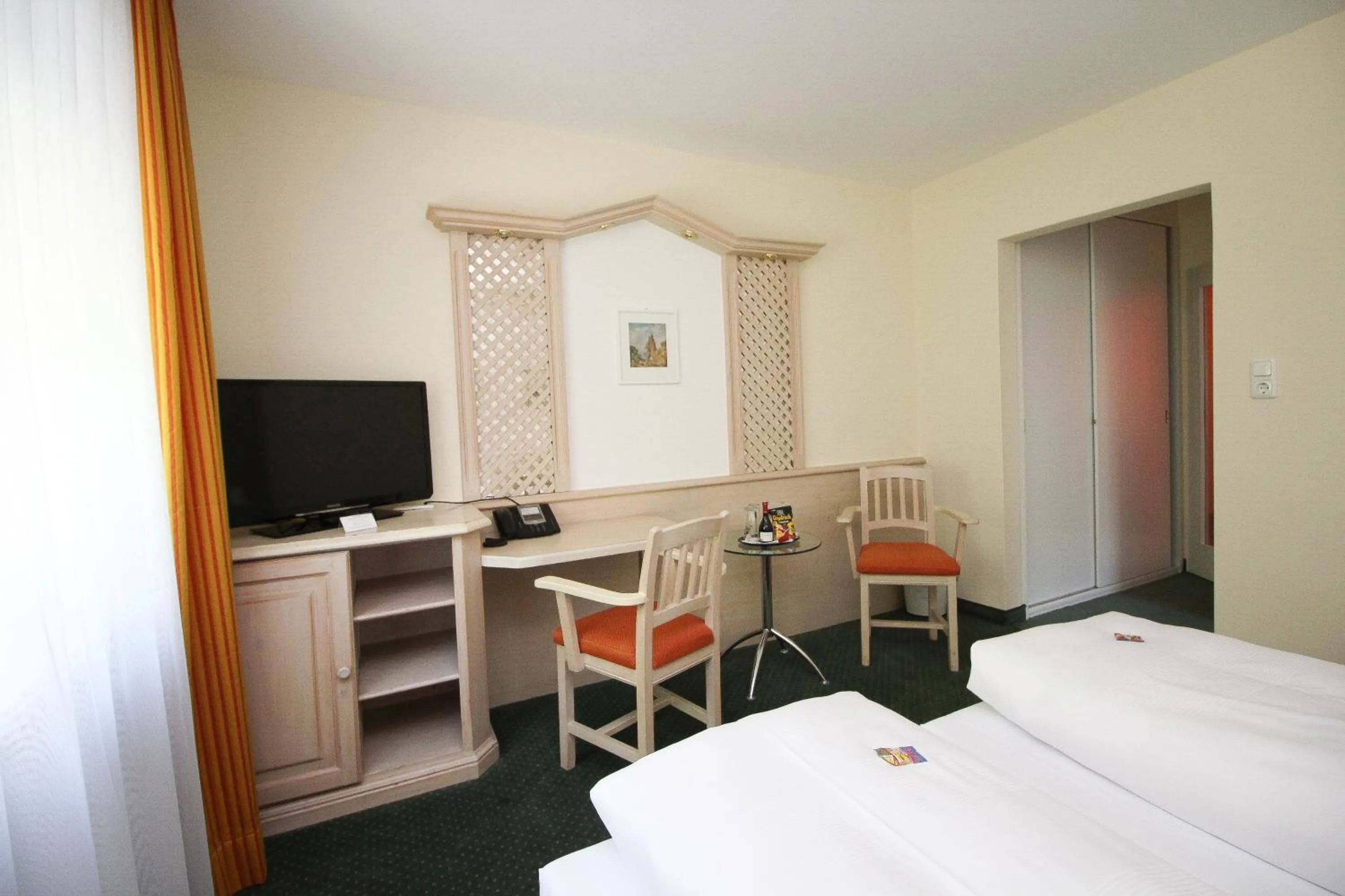 Bedroom, Bed in Hotel Leopold