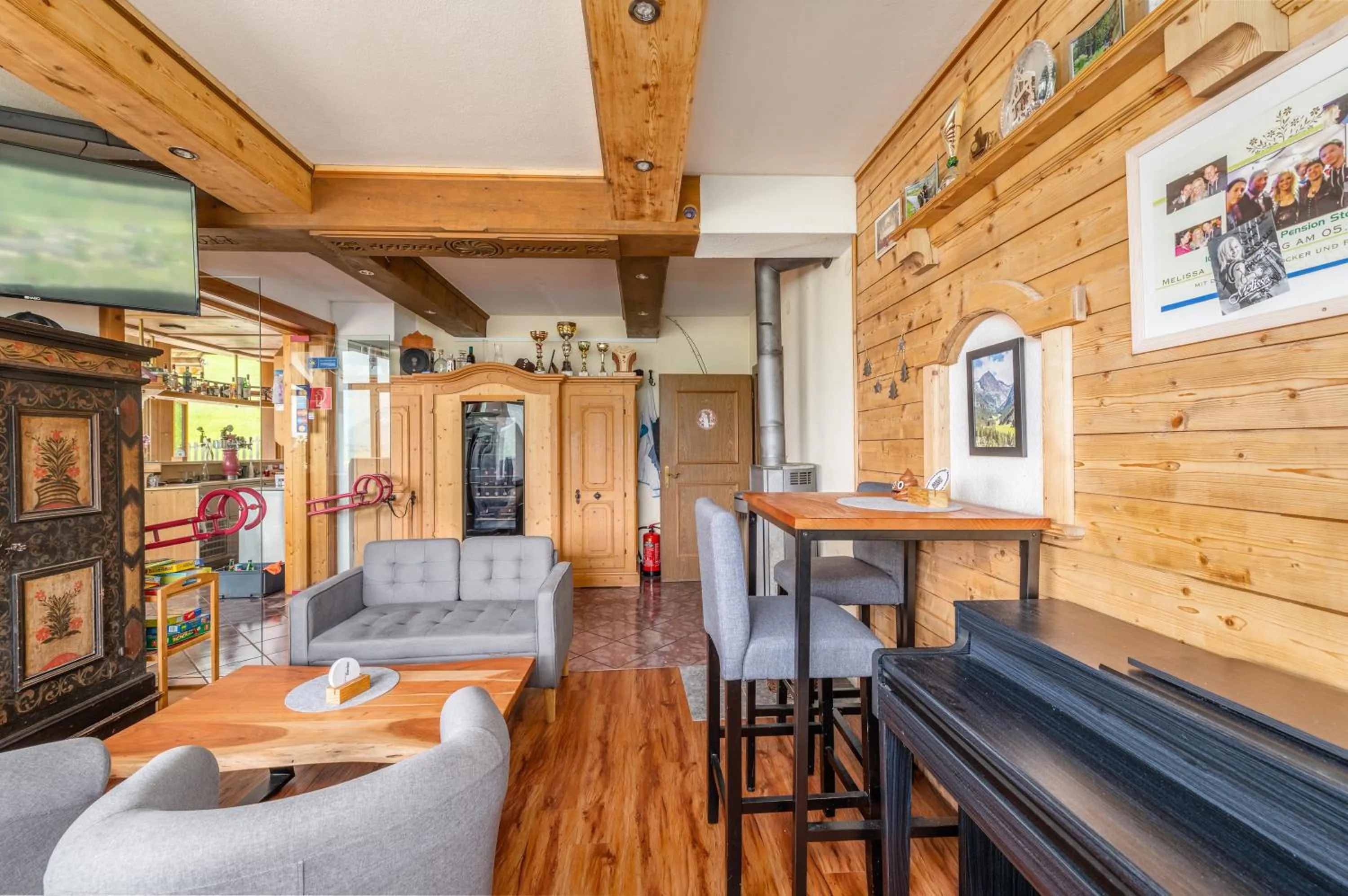 Communal lounge/ TV room in Panoramahotel Stocker