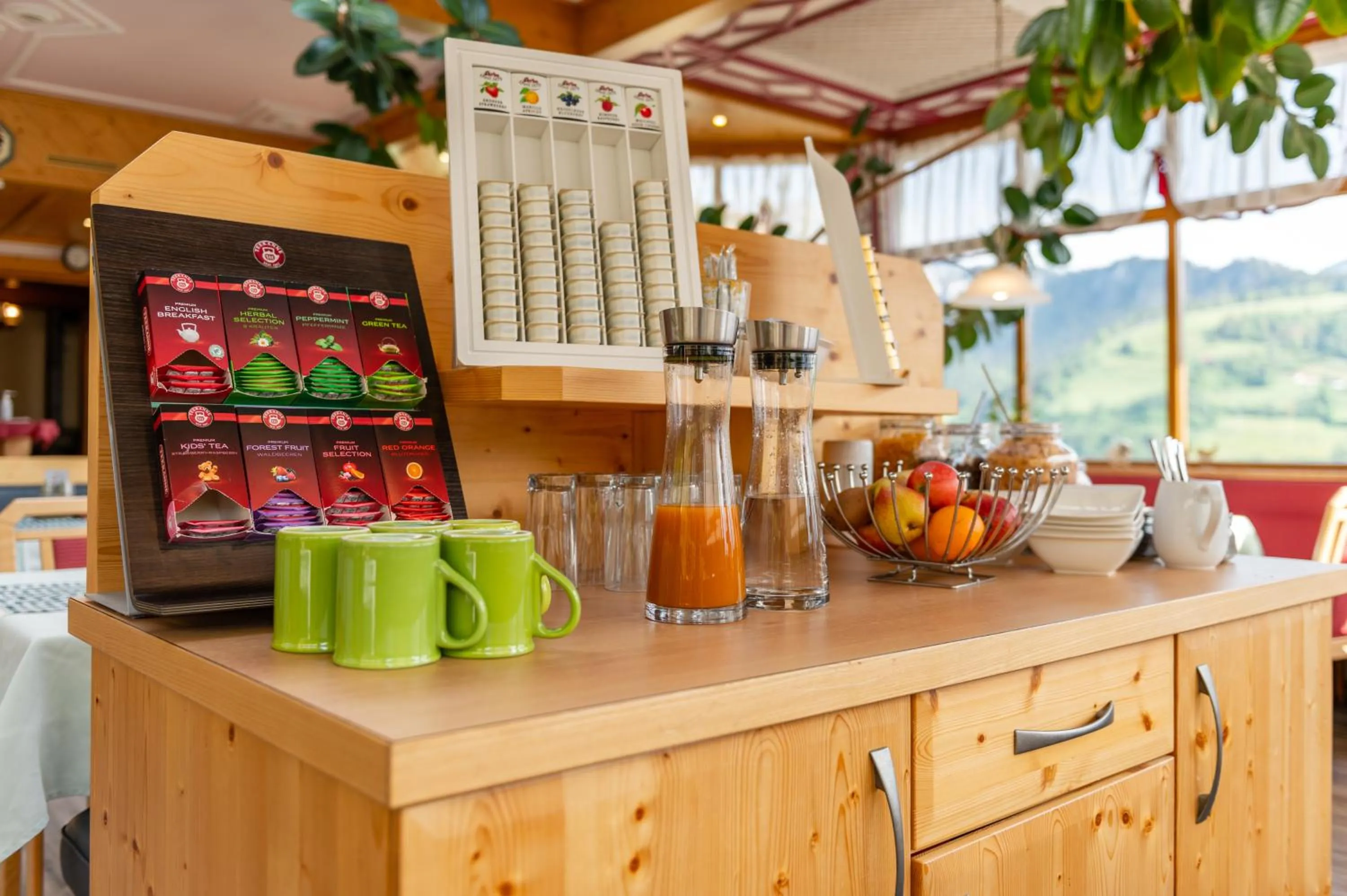 Coffee/tea facilities in Panoramahotel Stocker