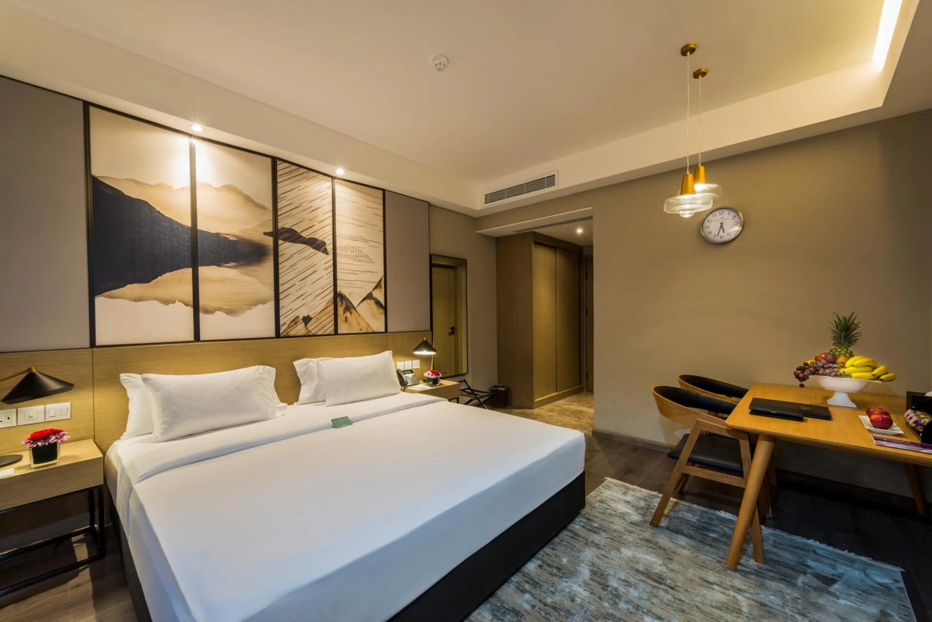 Photo of the whole room, Bed in Boudl Al Corniche