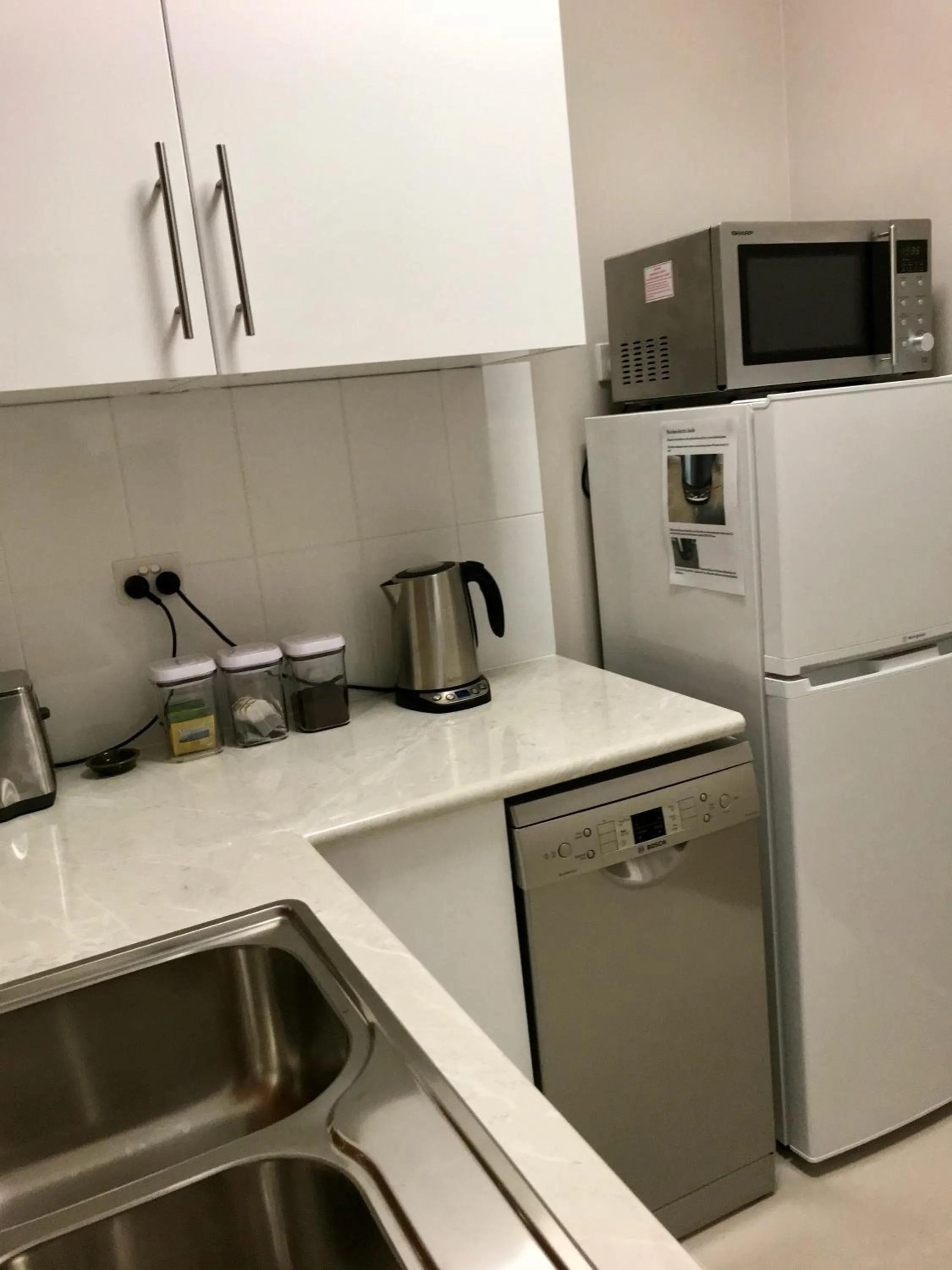 Kitchen or kitchenette in Rezare House Bed & Breakfast