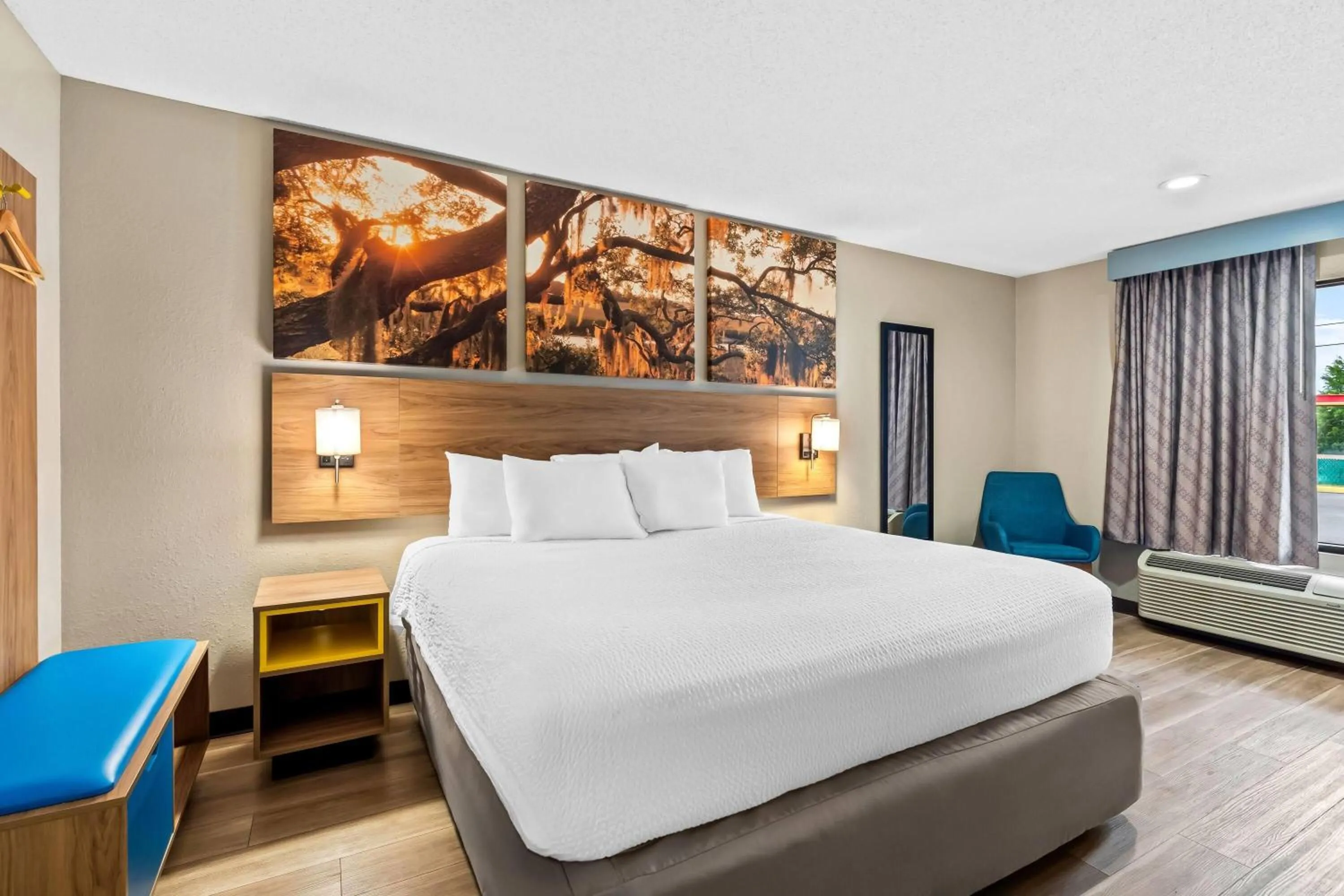 Photo of the whole room, Bed in Days Inn by Wyndham Bainbridge