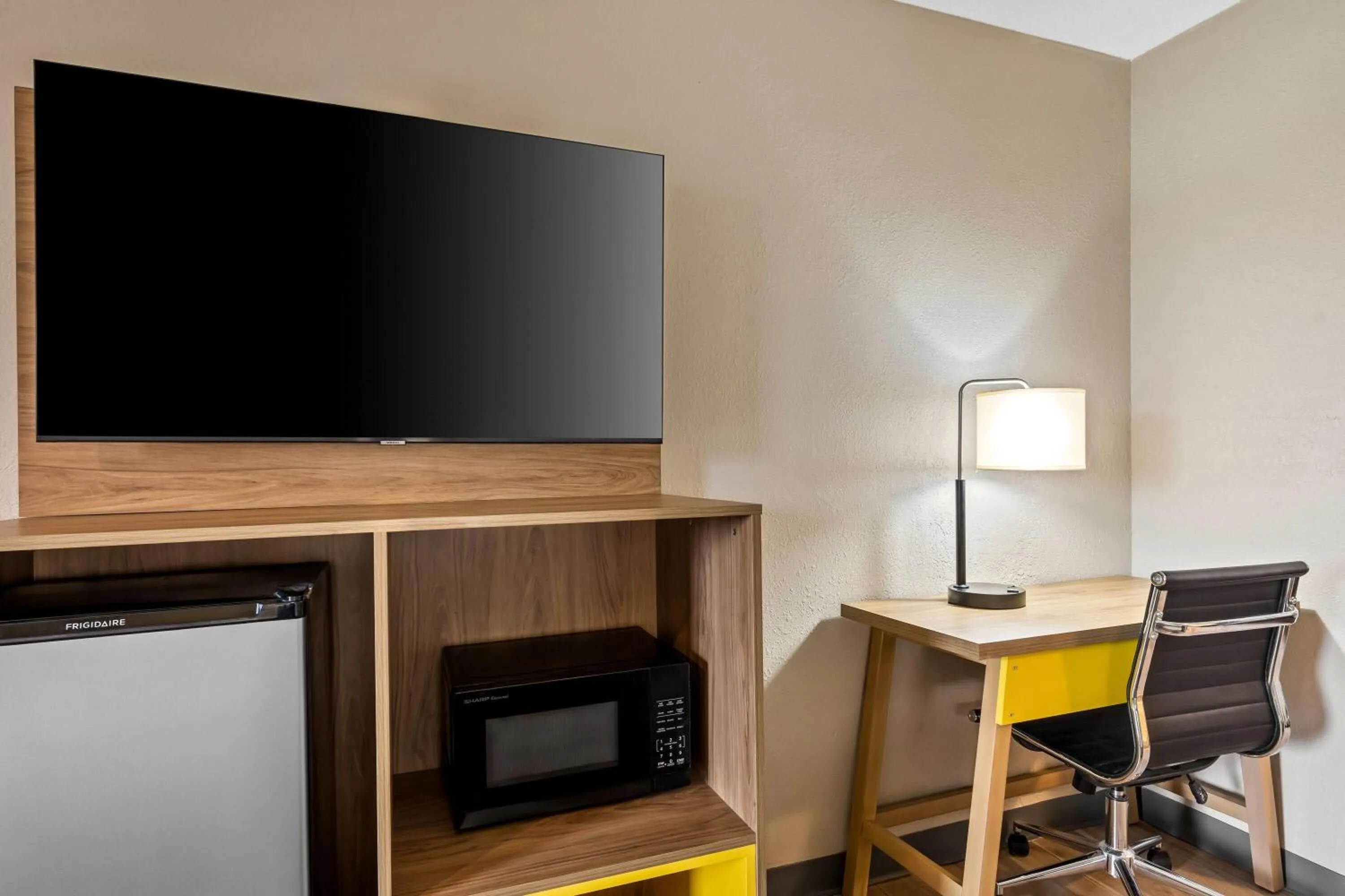 Bed in Days Inn by Wyndham Bainbridge