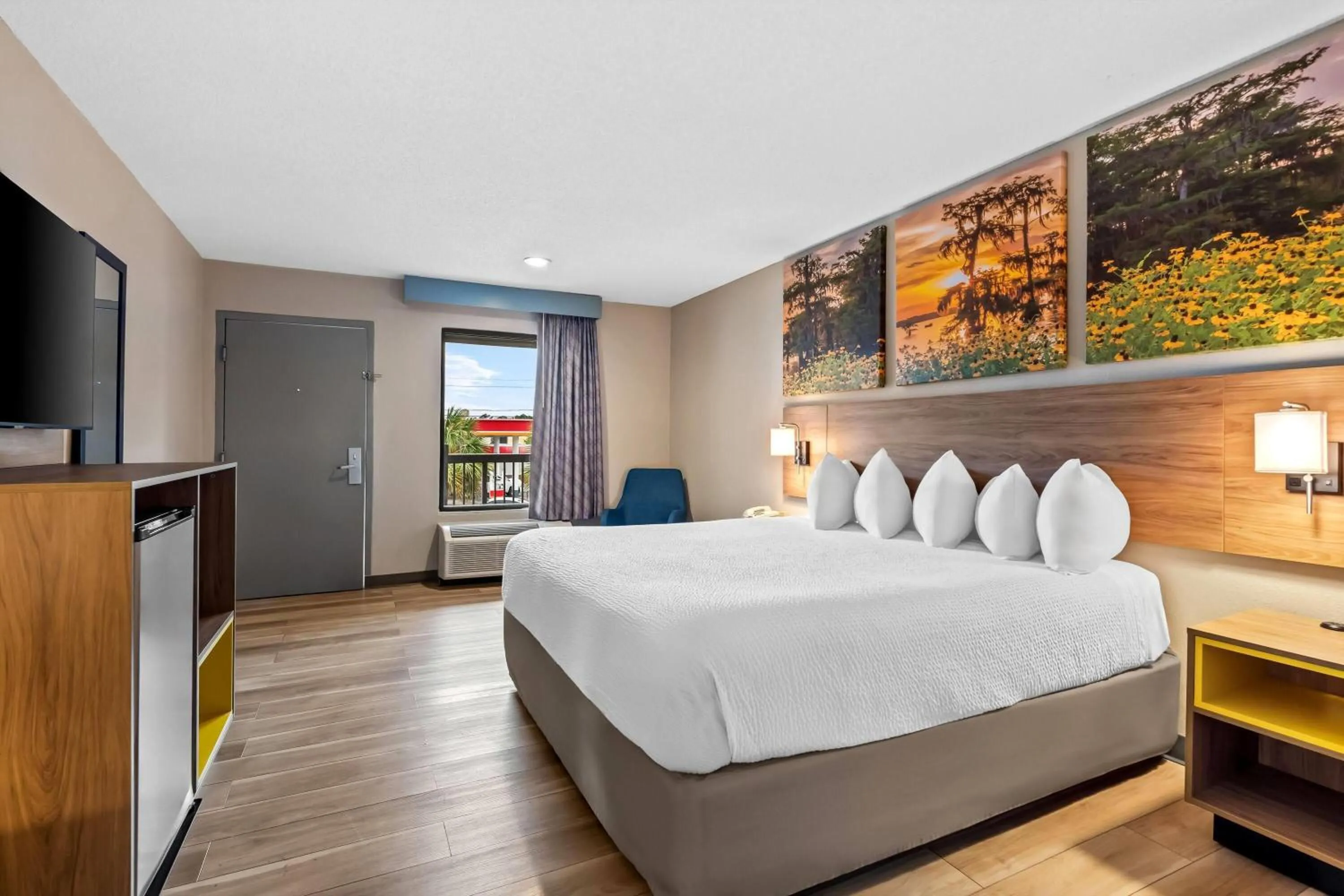 Bed in Days Inn by Wyndham Bainbridge