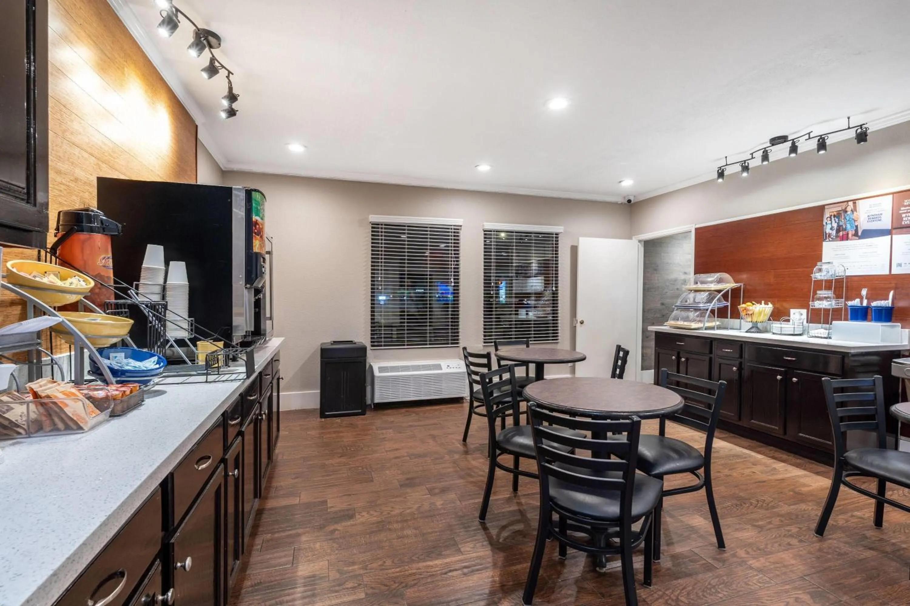 Restaurant/places to eat in Days Inn by Wyndham Bainbridge