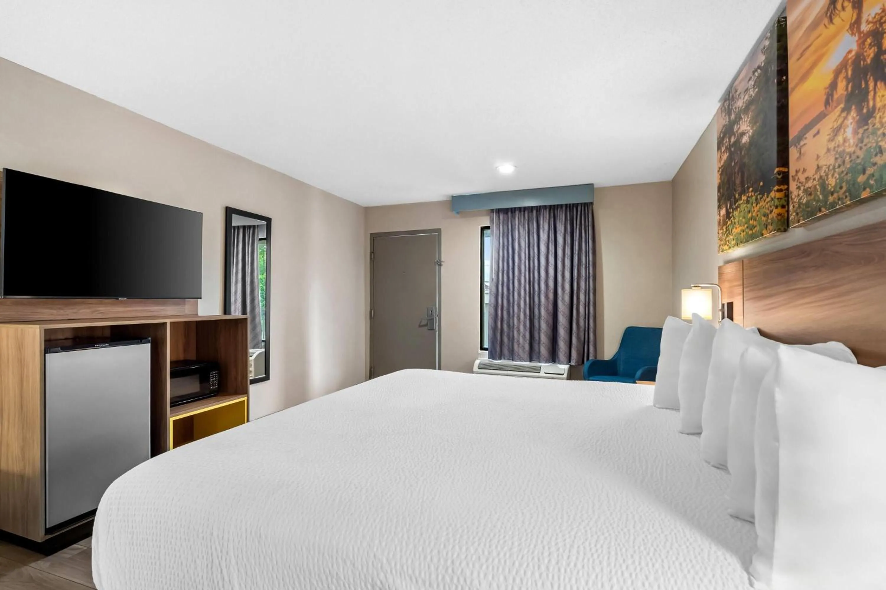 Bed in Days Inn by Wyndham Bainbridge