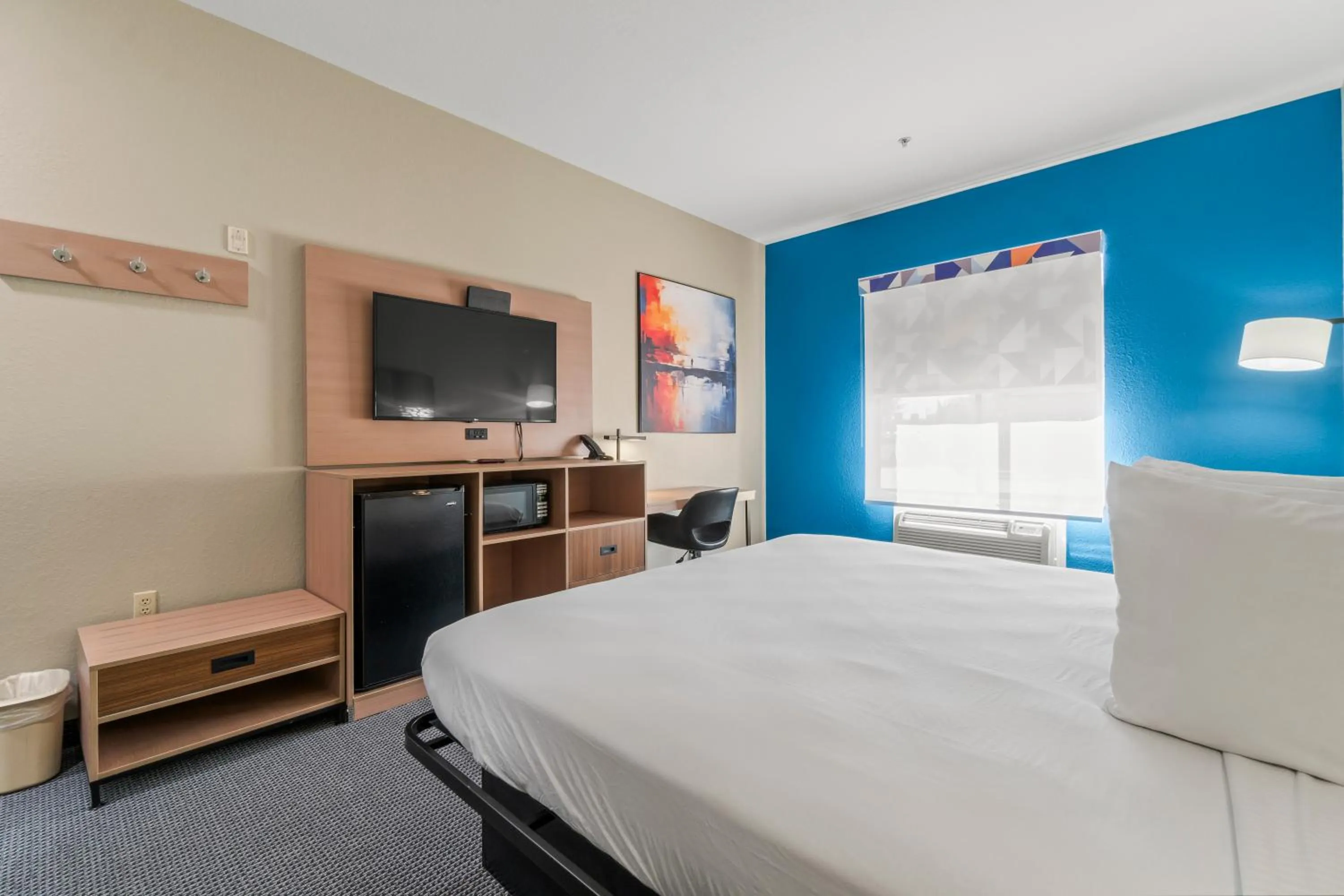 TV and multimedia, Bed in Americas Best Value Inn & Suites-Livingston