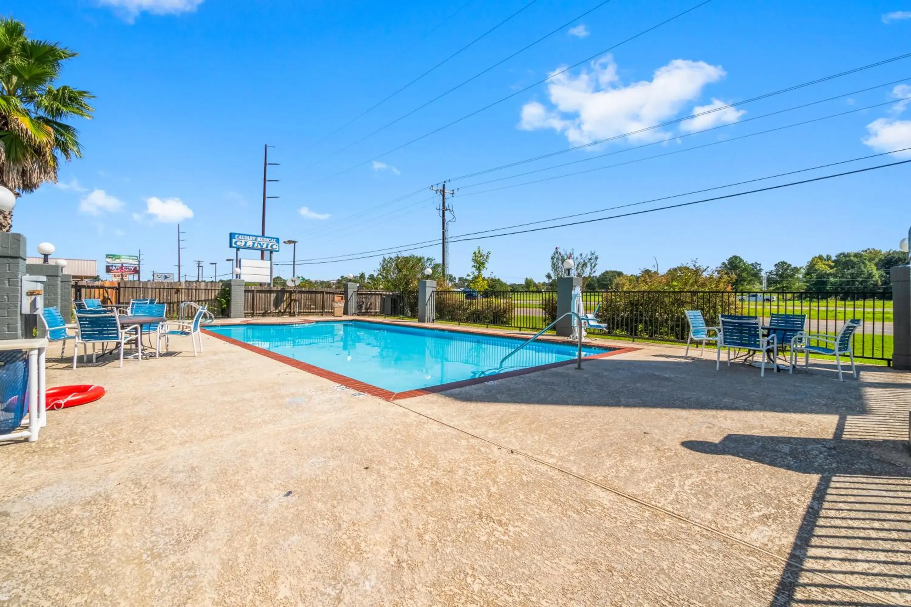 Swimming pool in Americas Best Value Inn & Suites-Livingston Swimming pool in Americas Best Value Inn & Suites-Livingston