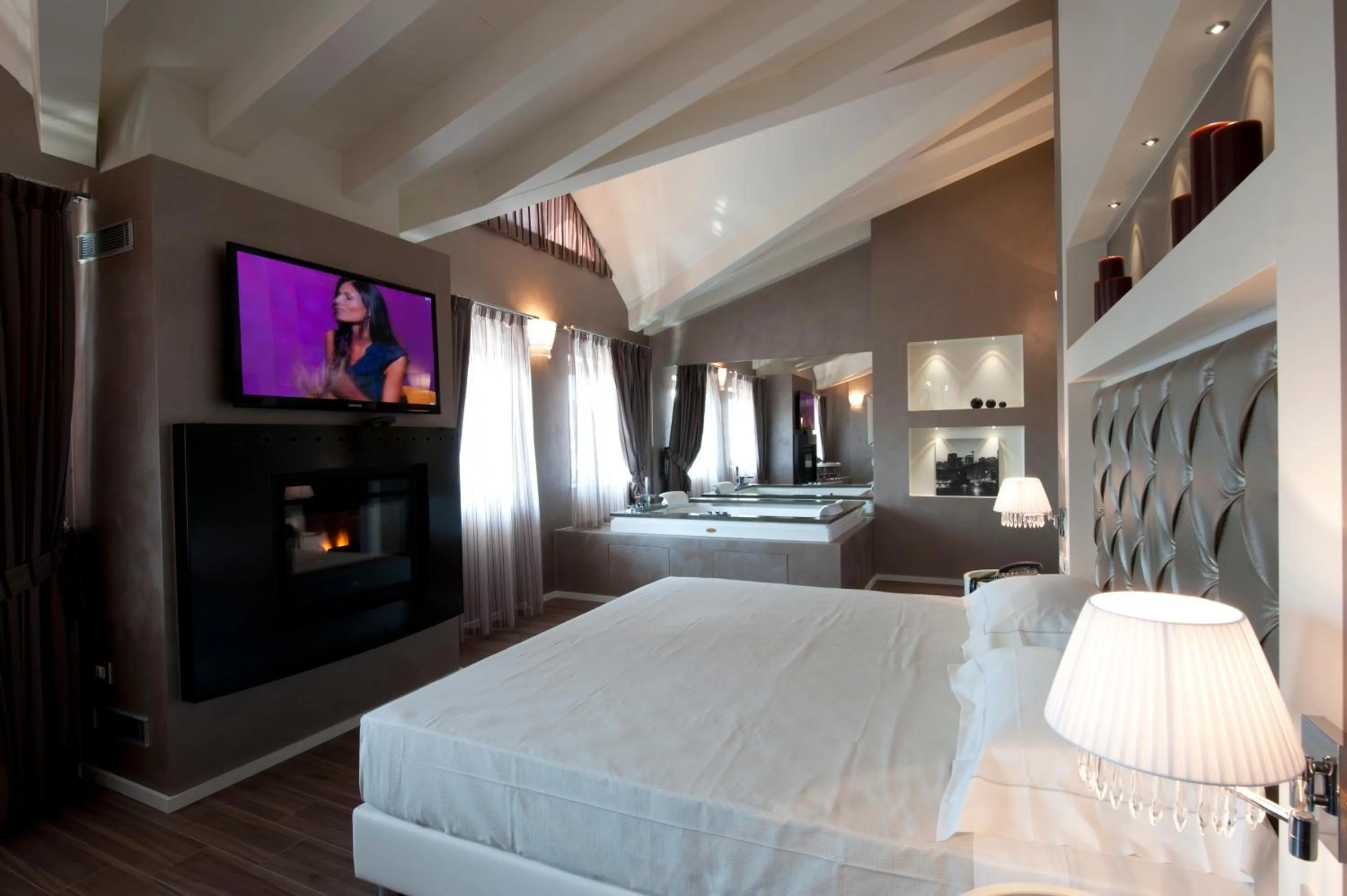 Day, Bed in Hotel Morgana