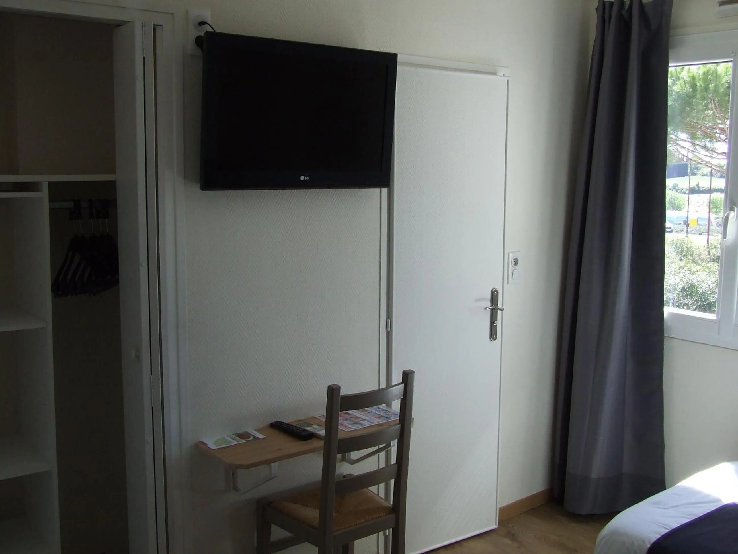 Bed in Le Sarac Hôtel