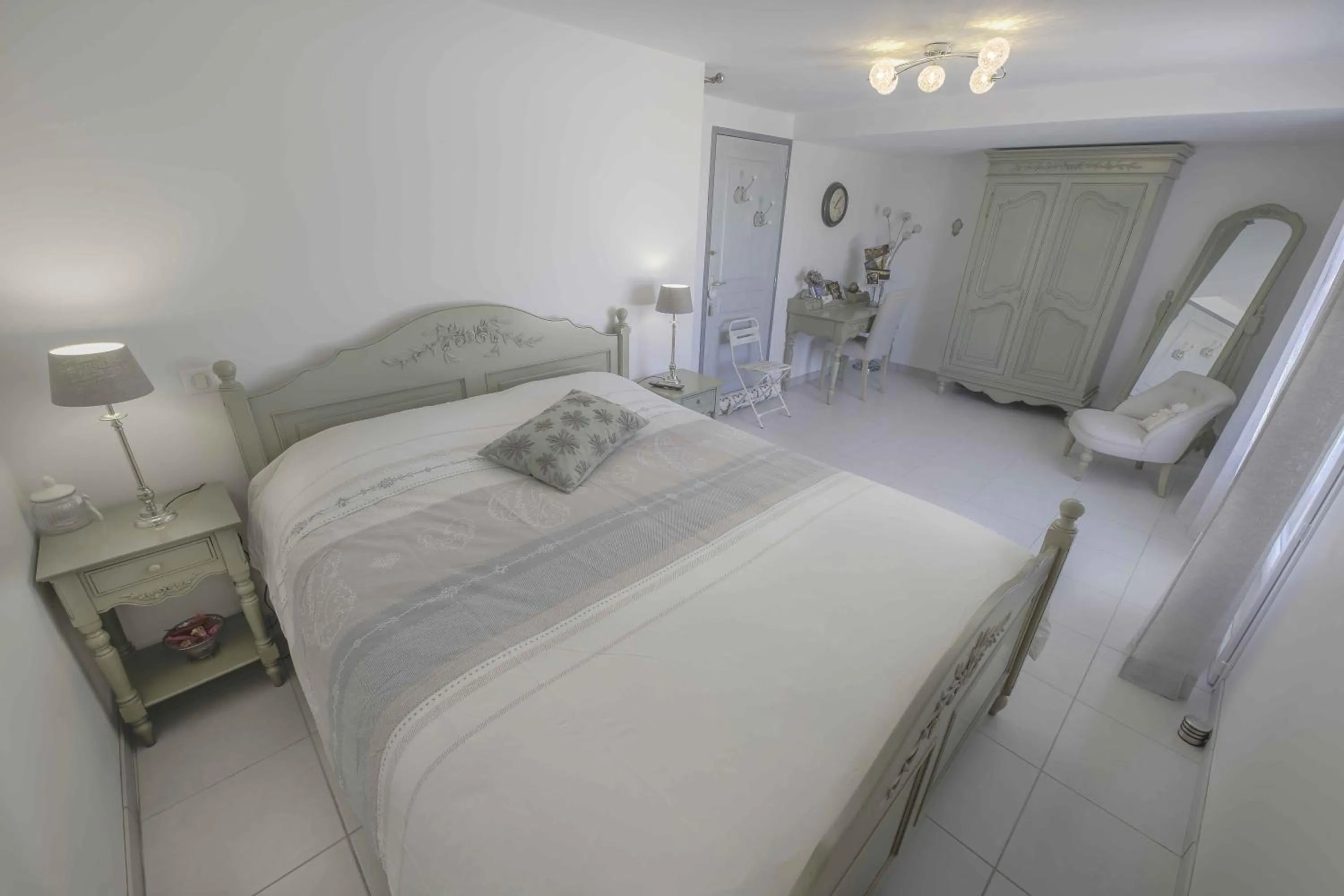 Photo of the whole room, Bed in Domaine La Garenne