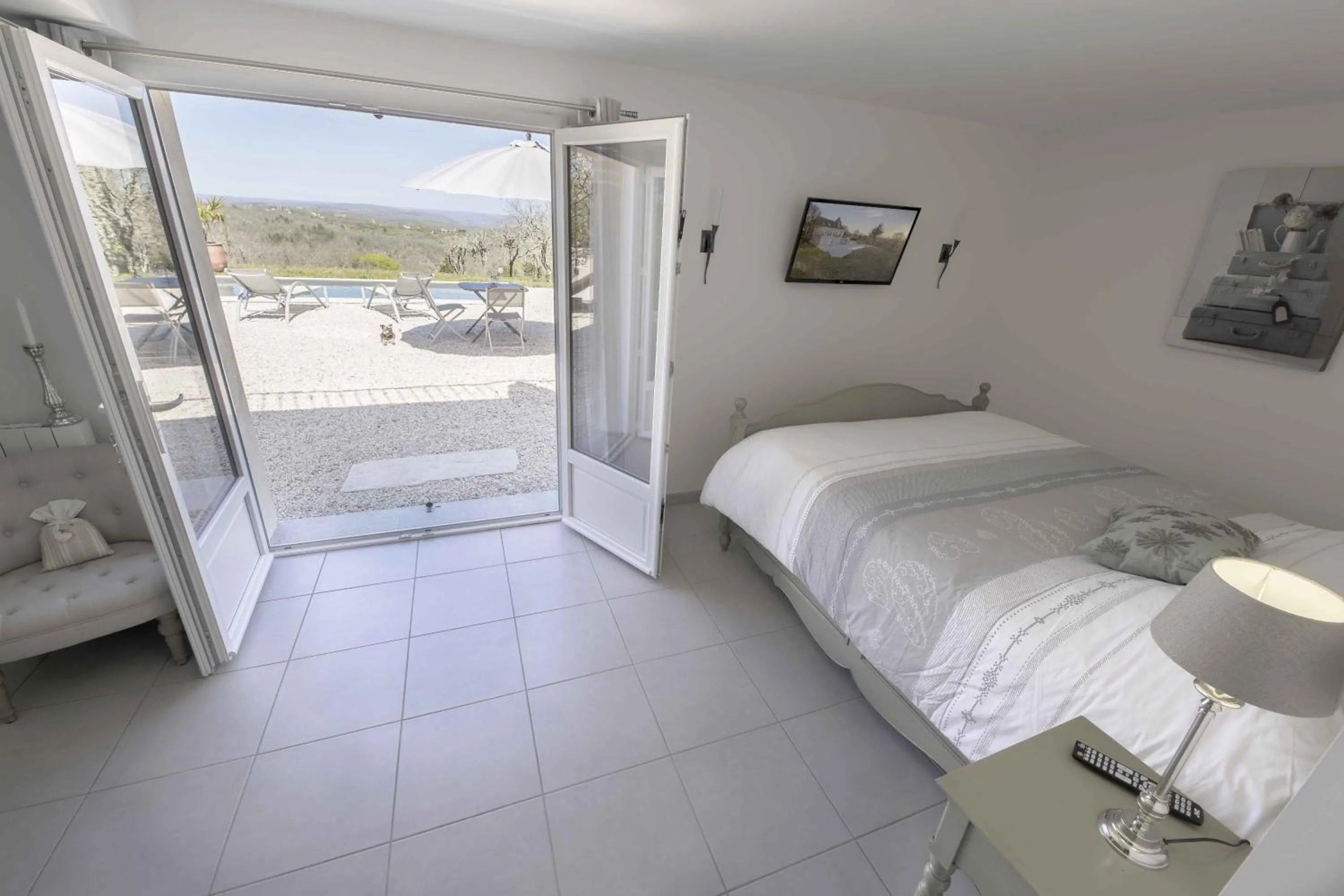 Photo of the whole room, Bed in Domaine La Garenne