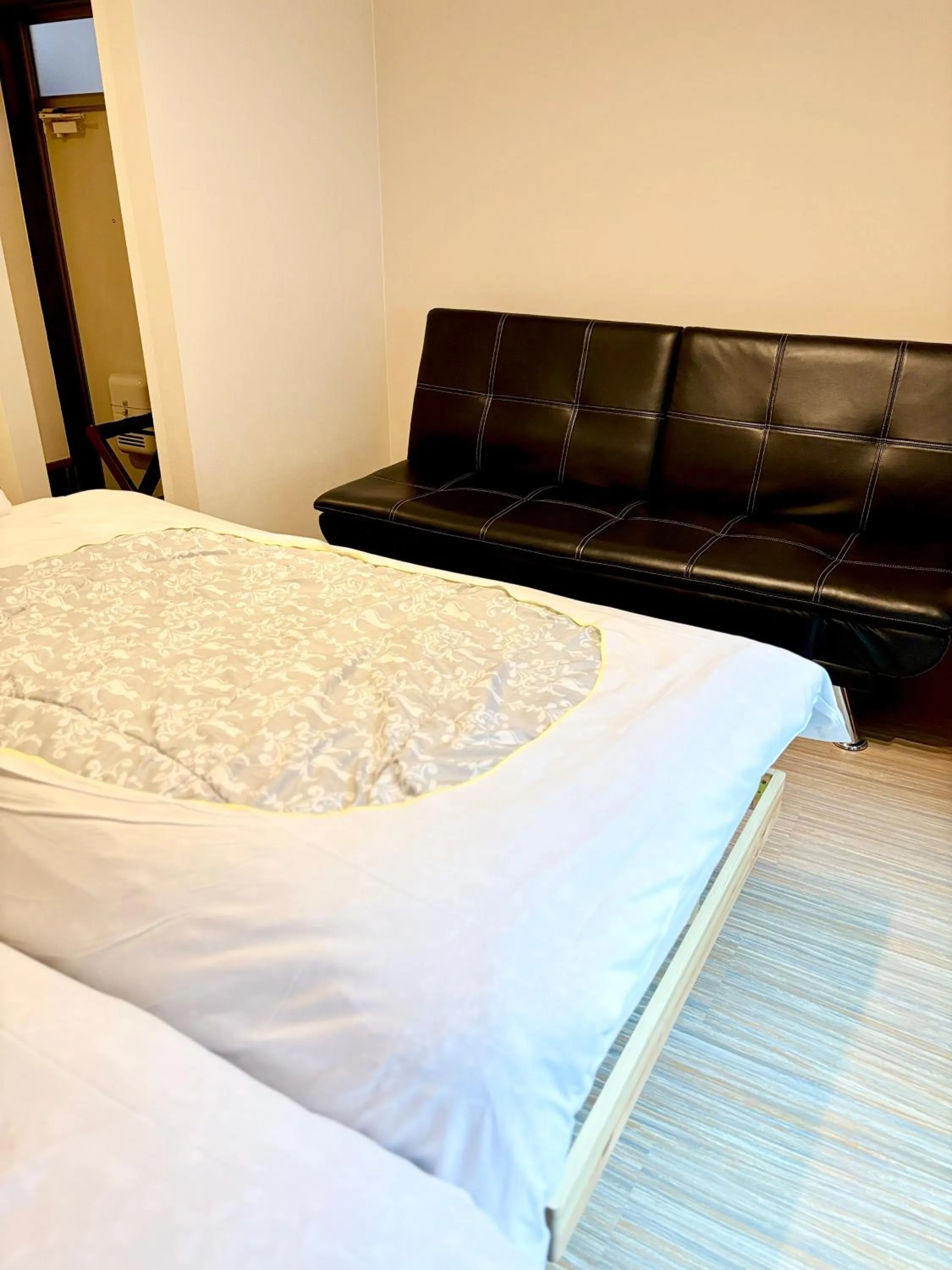 Triple Room with Shower in Koyasan Guest House Tommy