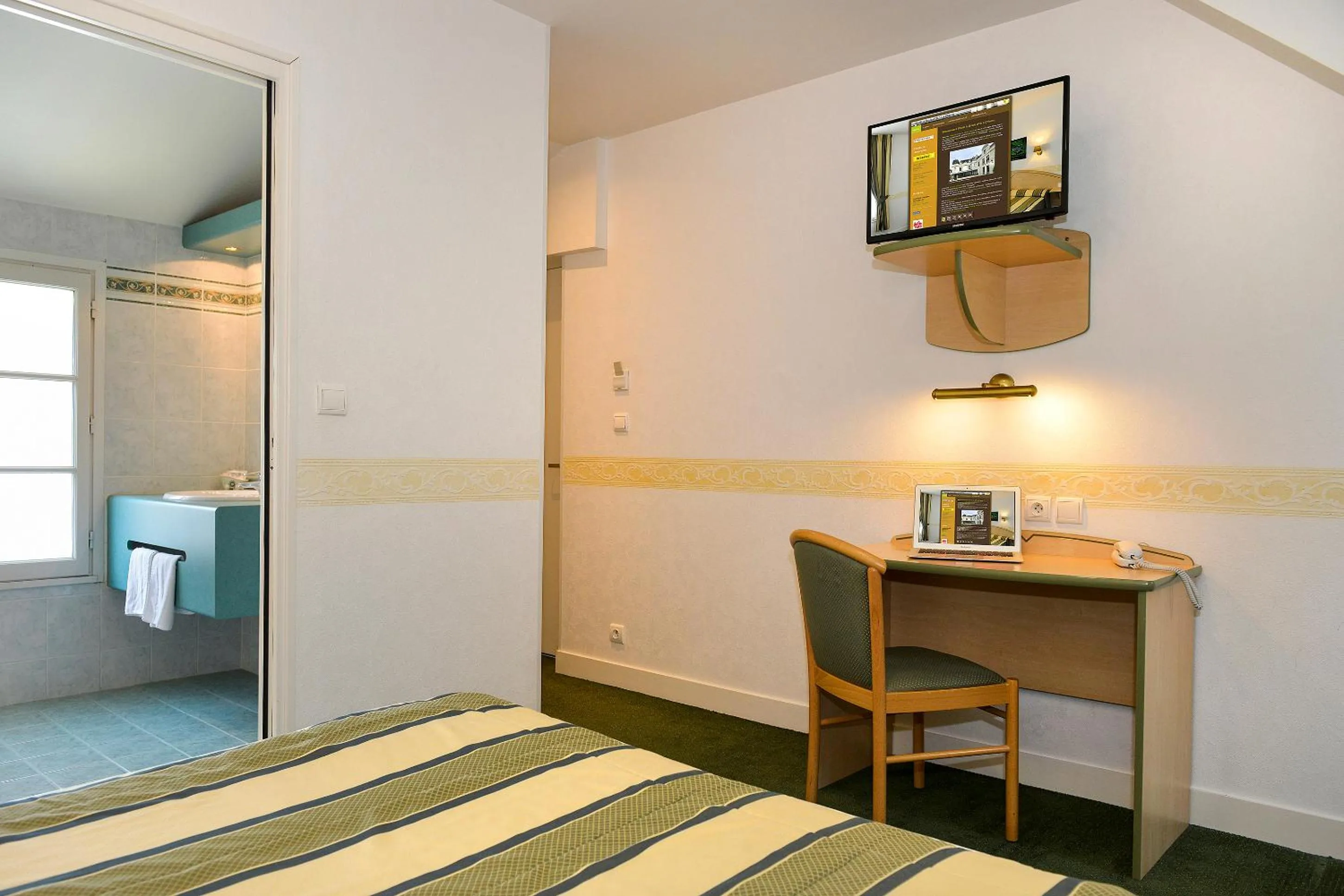 Logis Hôtel Restaurant La Boule d'Or