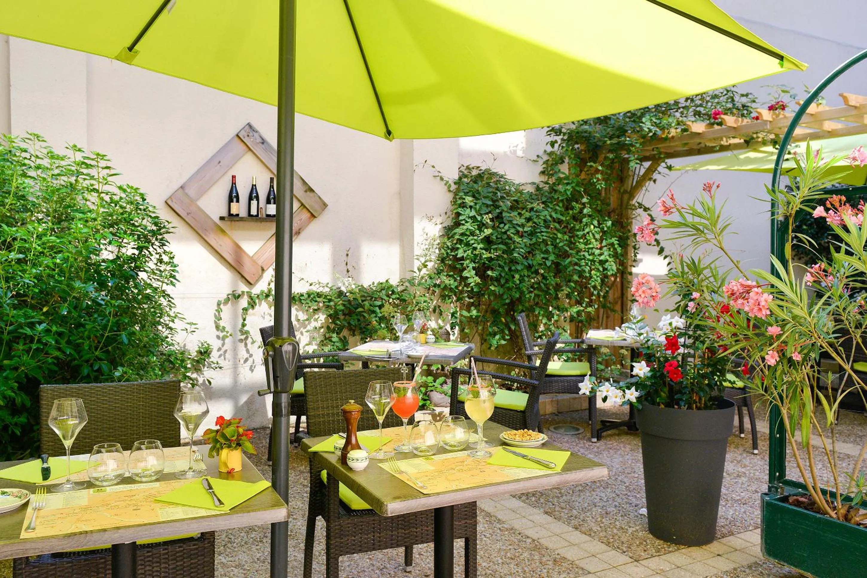 Logis Hôtel Restaurant La Boule d'Or