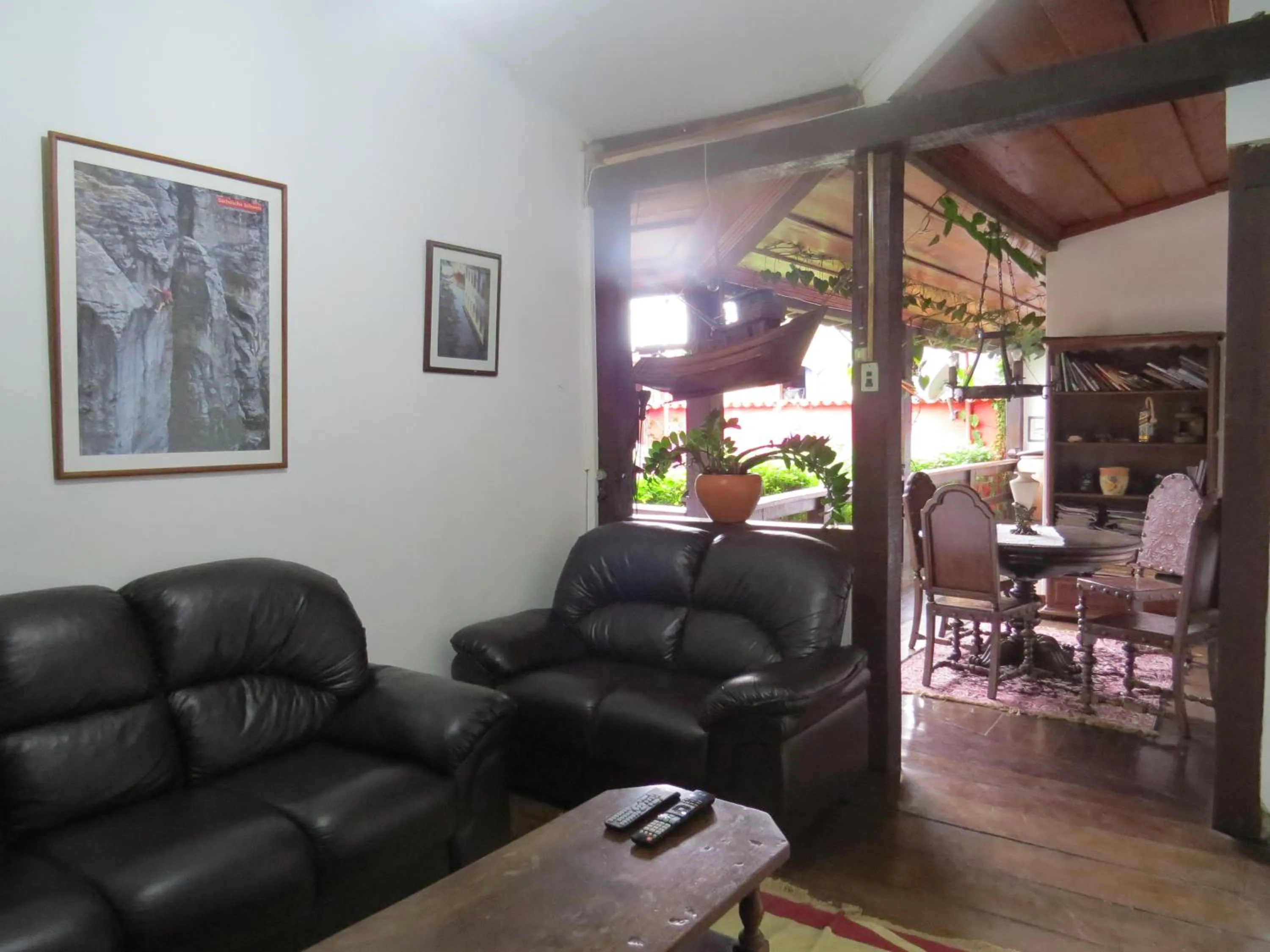 Communal lounge/ TV room in Pousada Marendaz