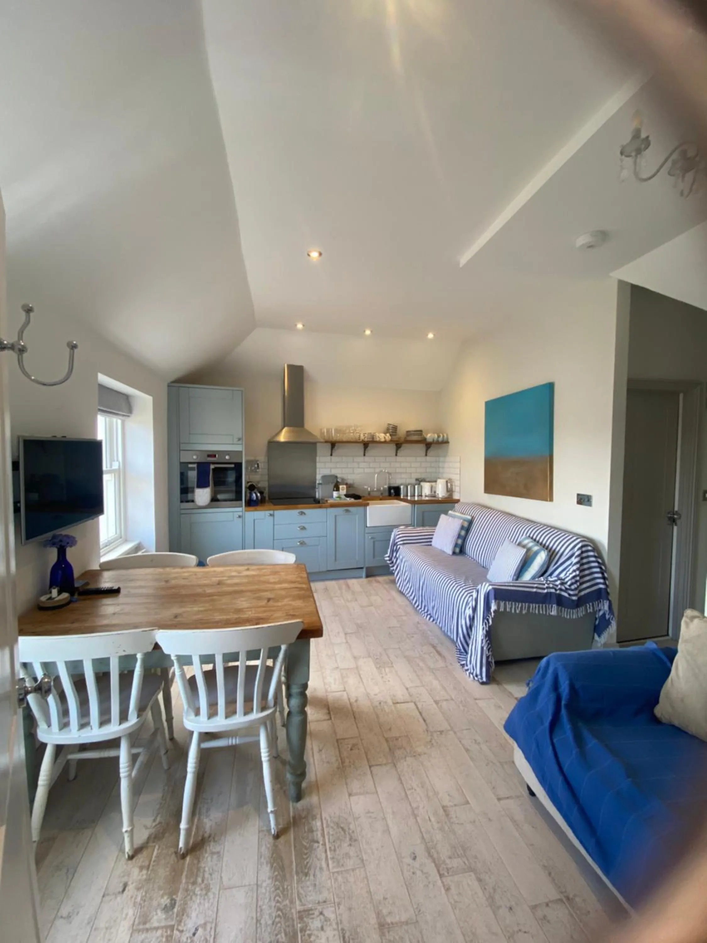 Little Dolly sea view 2 bedroom apartment, St Ives town, dog friendly