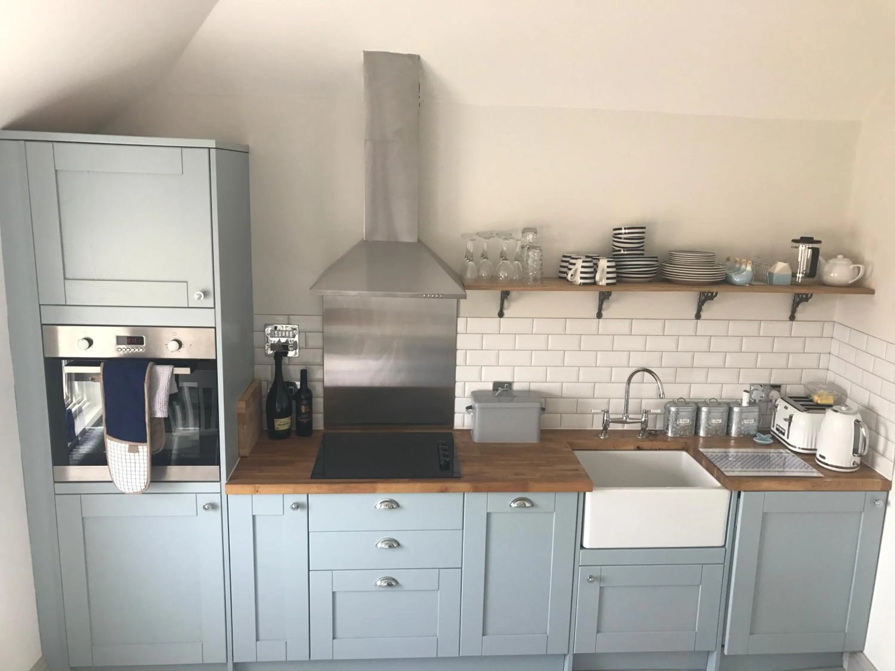 Little Dolly sea view 2 bedroom apartment, St Ives town, dog friendly