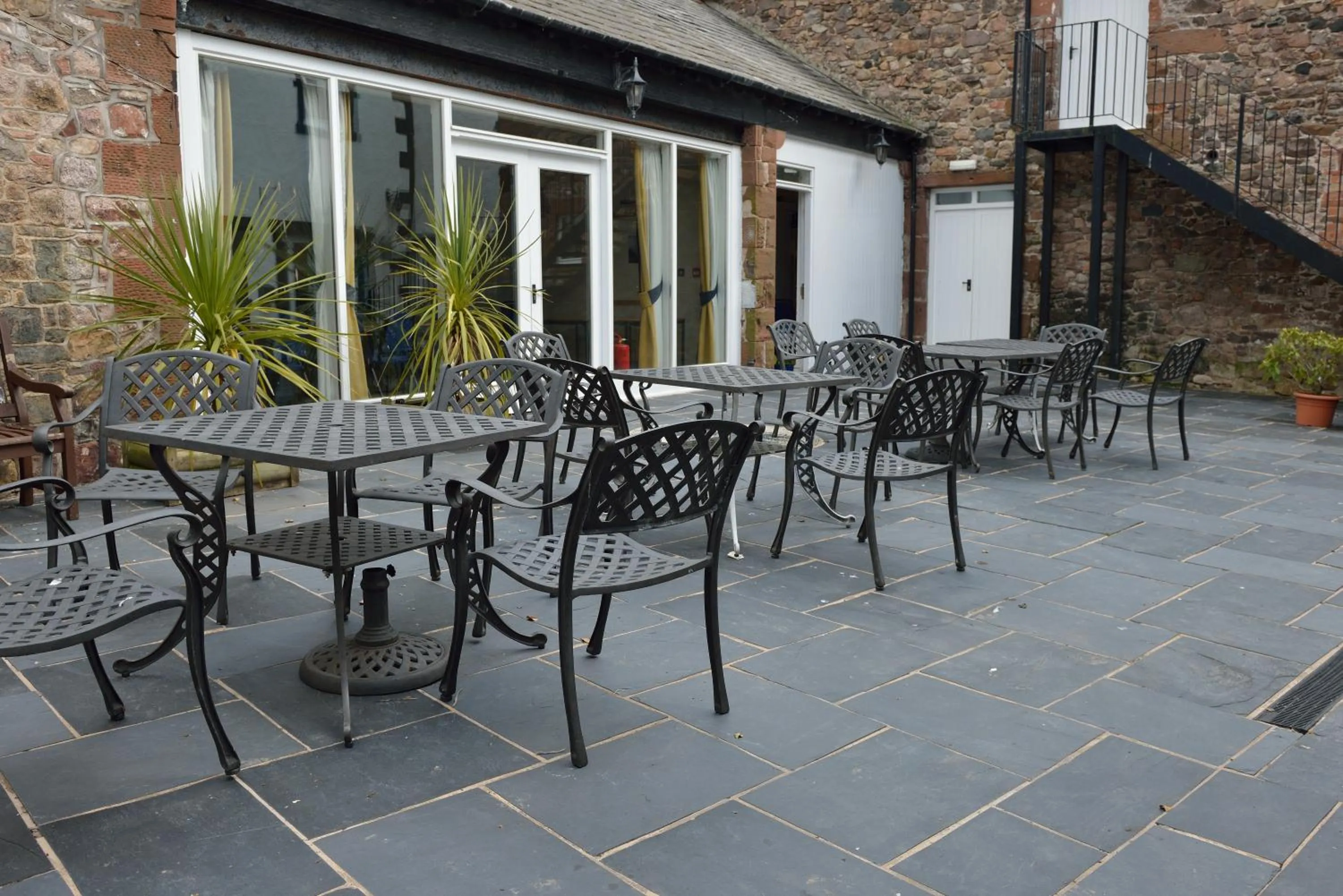 Patio in The Pennington Hotel
