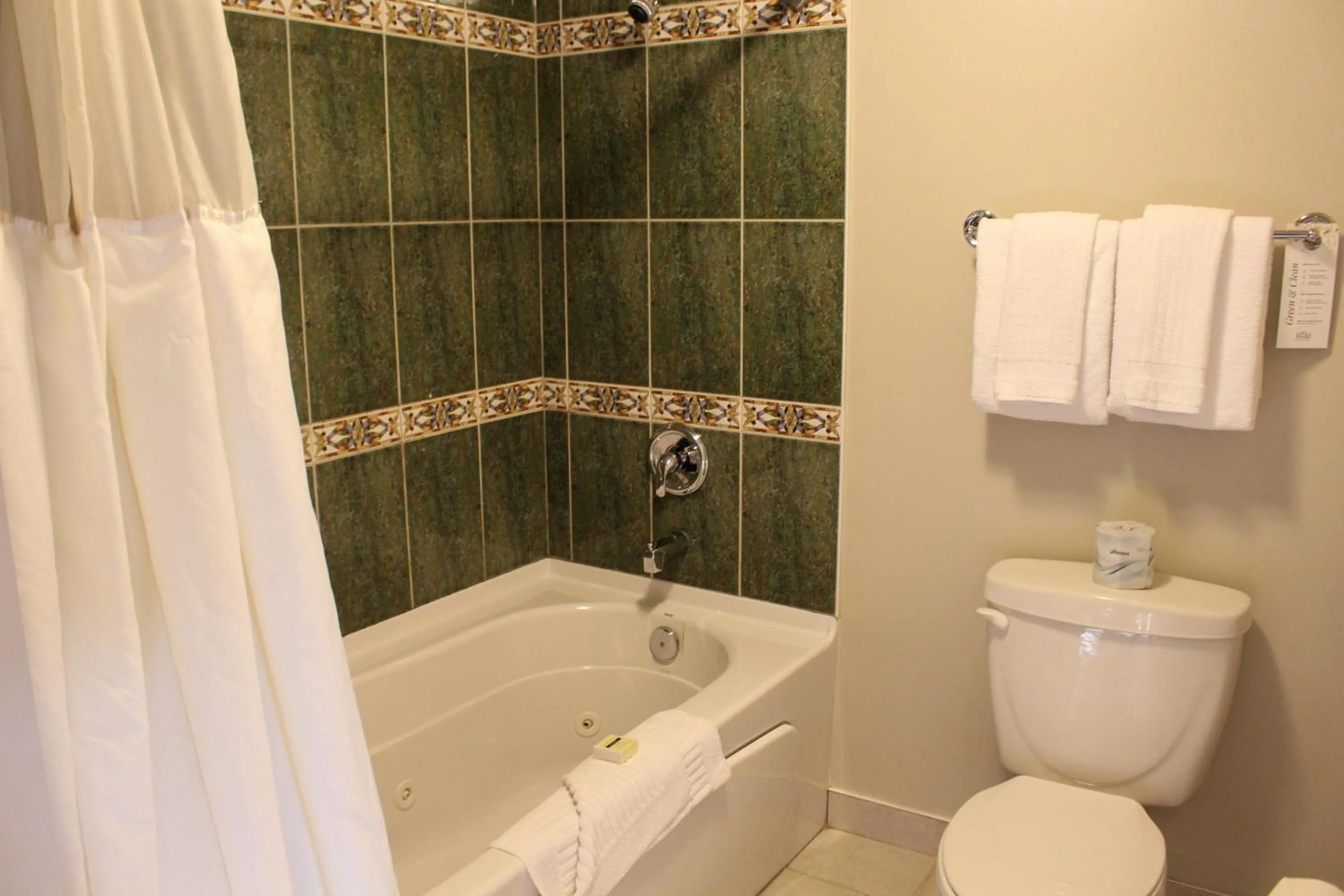 Bathroom in Rodd Crowbush Golf & Beach Resort