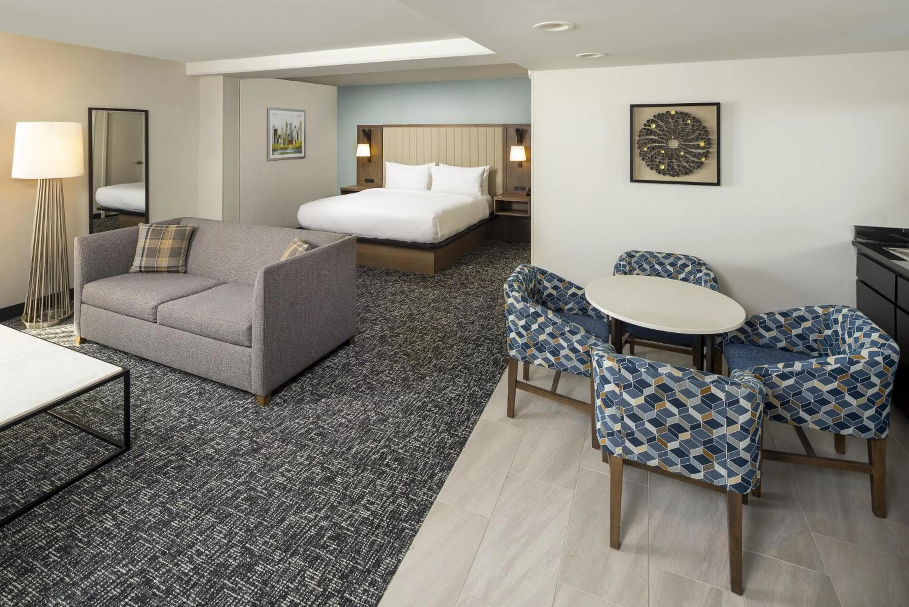 Living room, Bed in DoubleTree by Hilton Murfreesboro