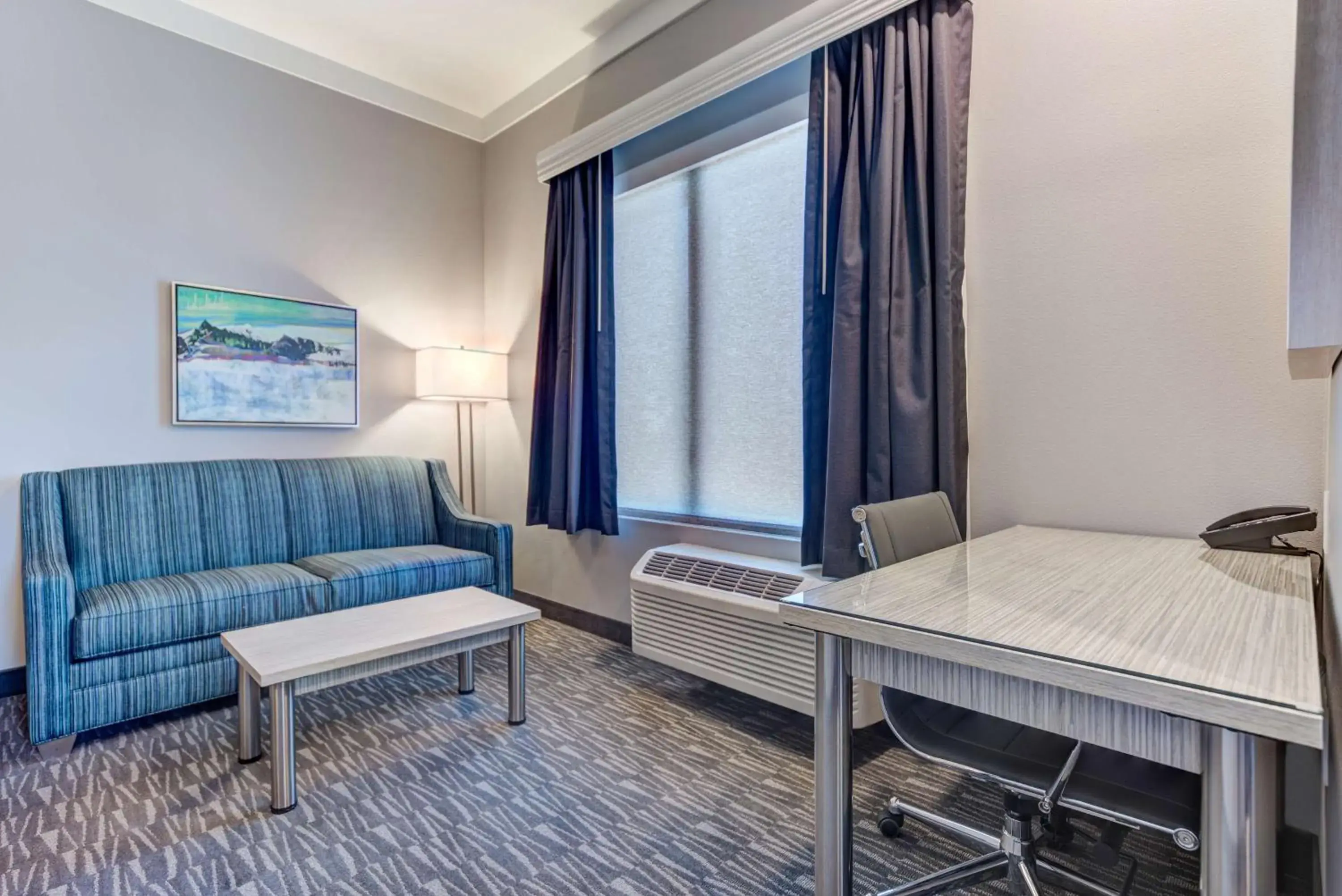 Queen Suite with Single Bed, Sofa Bed and Fireplace - Mountain View/Non-Smoking in Hotel Peppertree Bend, BW Premier Collection Queen Suite with Single Bed, Sofa Bed and Fireplace - Mountain View/Non-Smoking in Hotel Peppertree Bend, BW Premier Collection