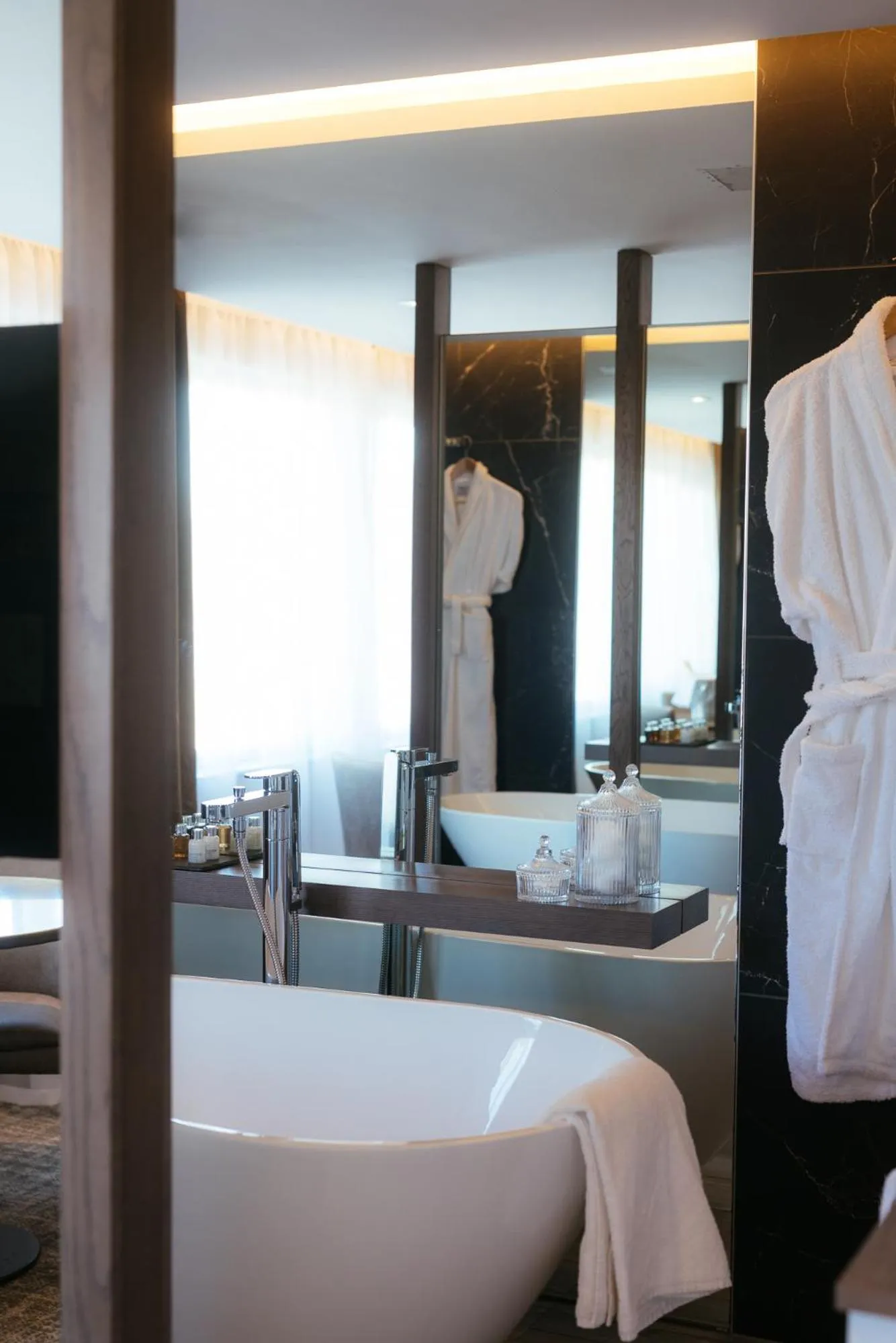 Bathroom, Bed in The Redhurst Hotel Glasgow