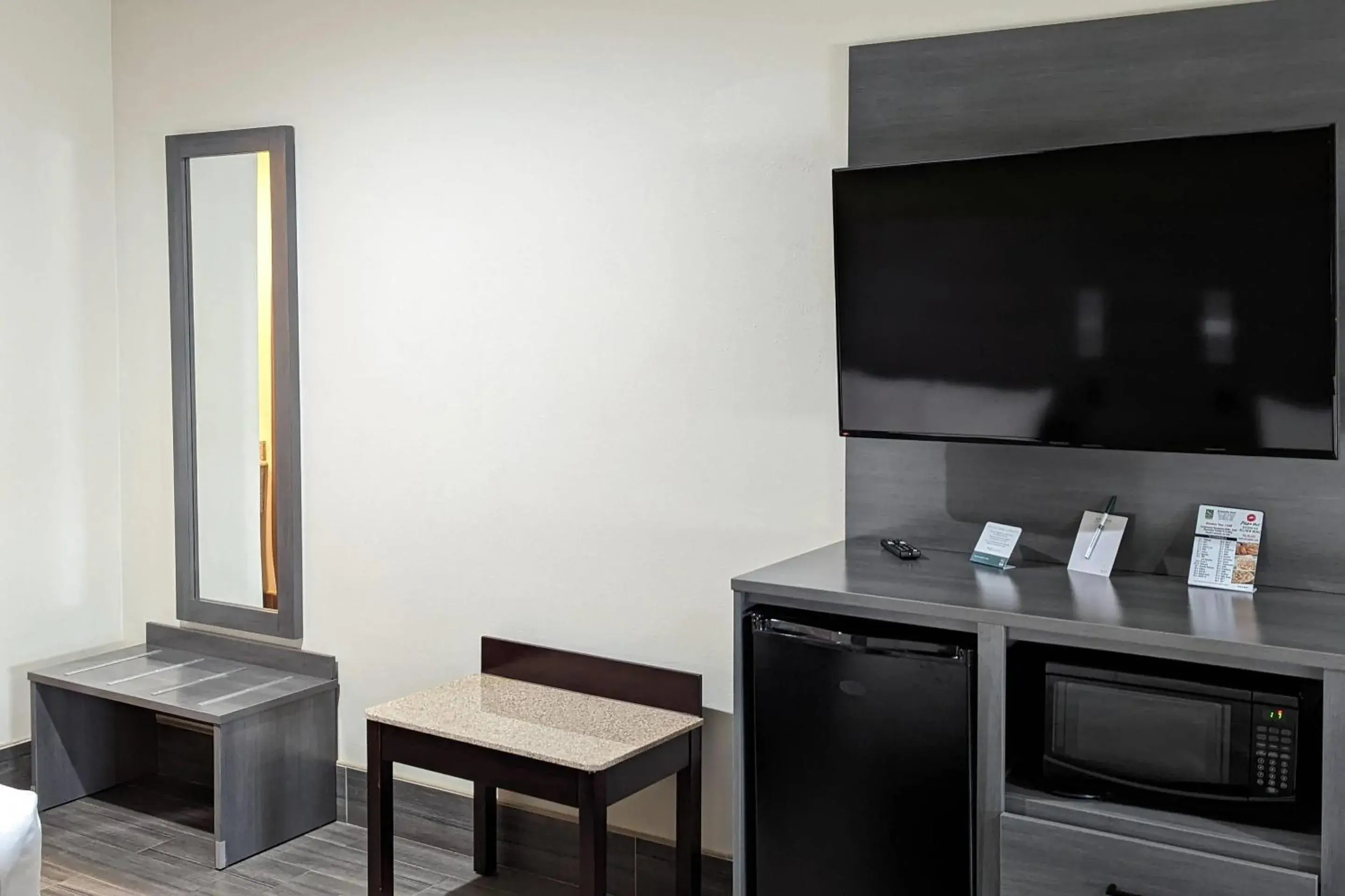 Bedroom in Quality Inn Brownsville Bedroom in Quality Inn Brownsville