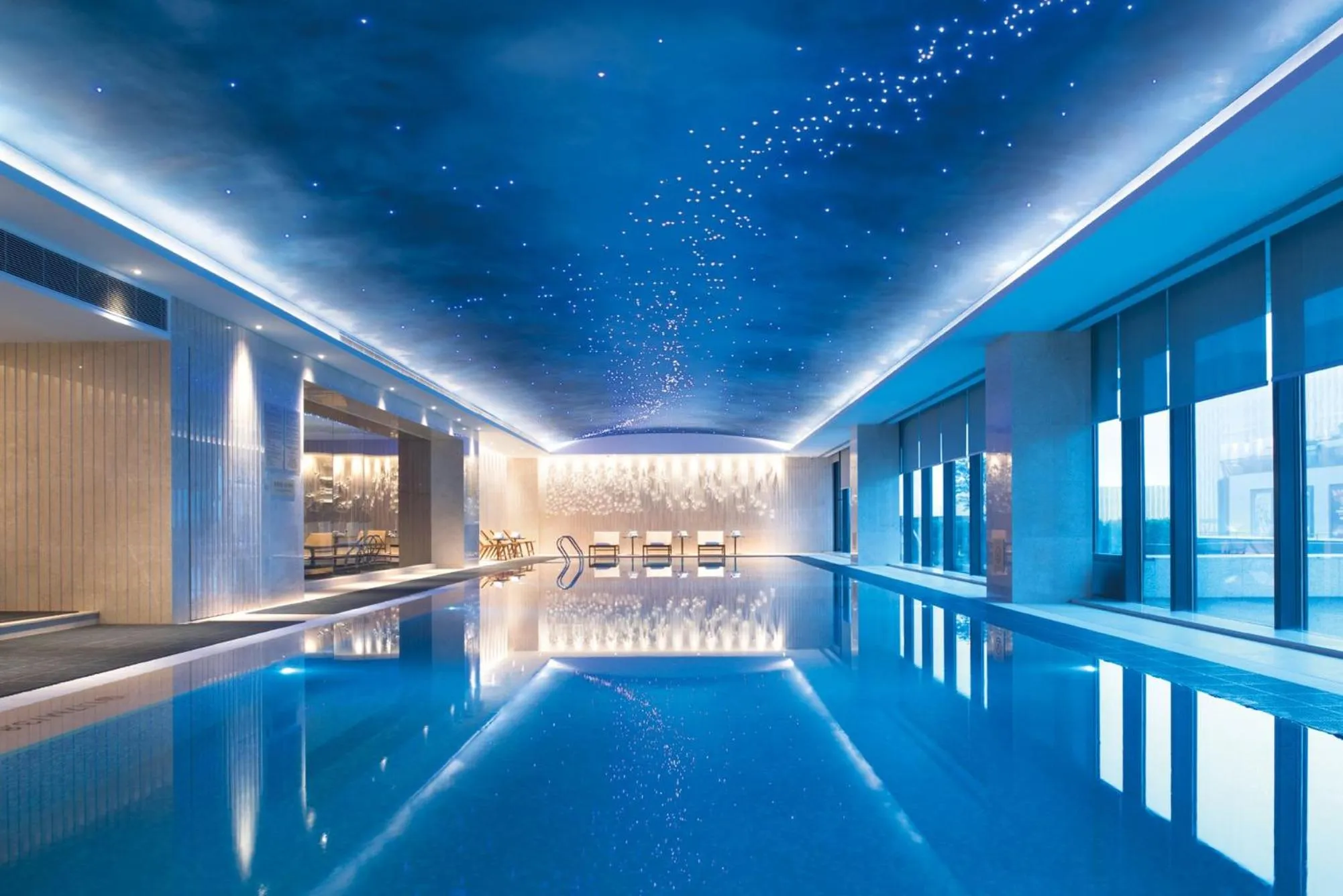 Swimming pool in Crowne Plaza Hangzhou Qiantang