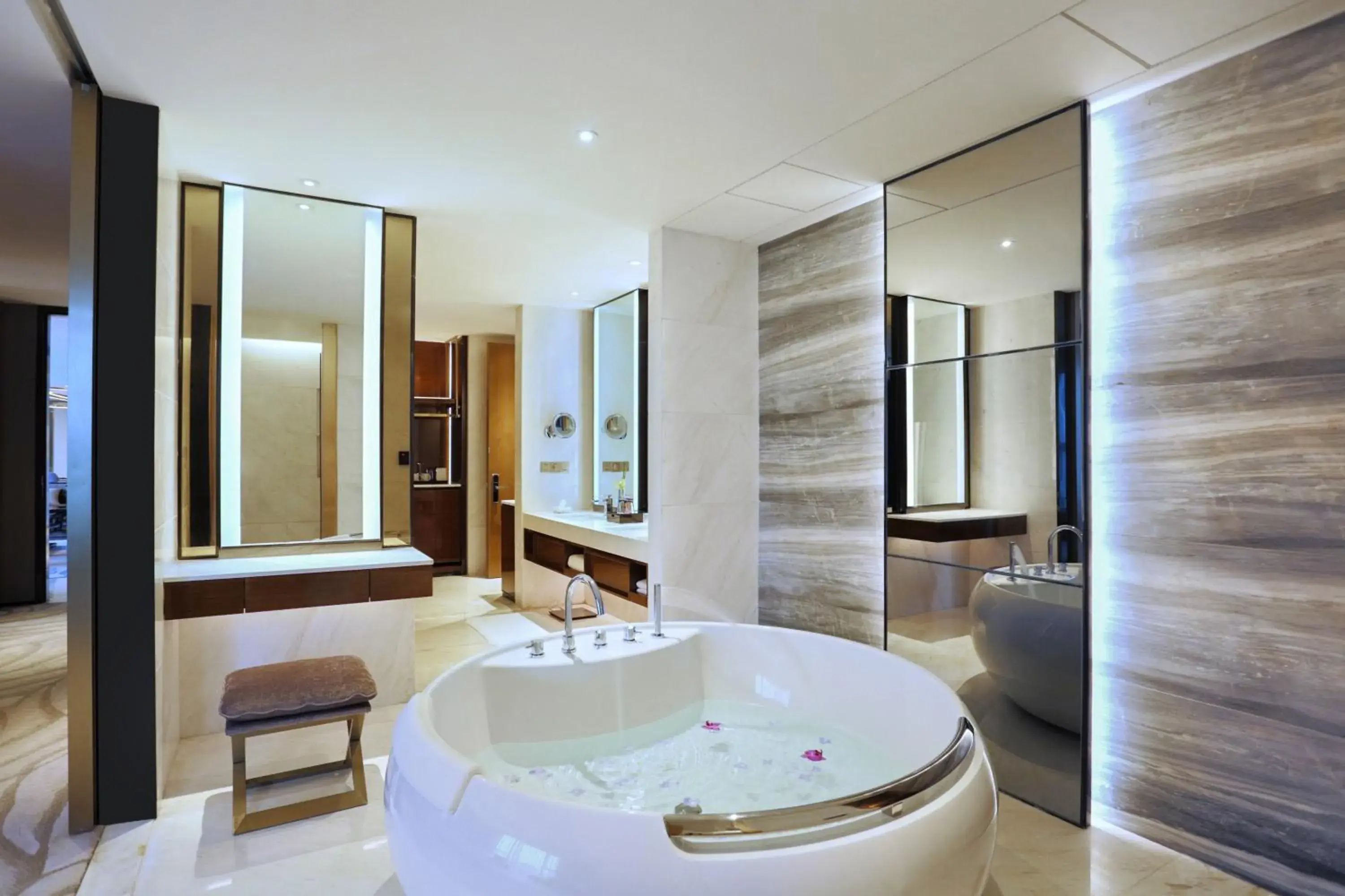 Premium Room in Crowne Plaza Hangzhou Qiantang Premium Room in Crowne Plaza Hangzhou Qiantang