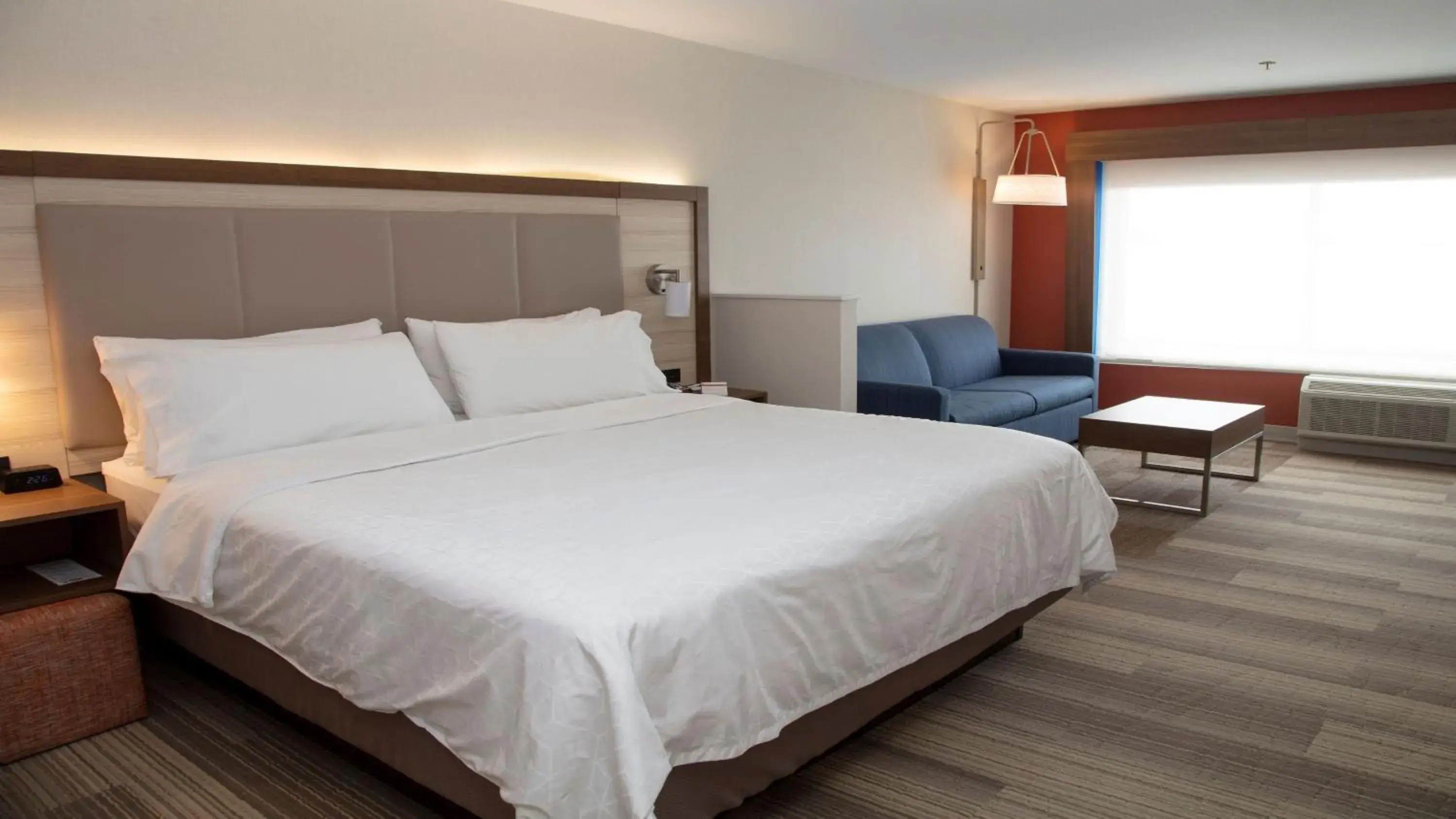 Photo of the whole room, Bed in Holiday Inn Express & Suites - Marion by IHG Photo of the whole room, Bed in Holiday Inn Express & Suites - Marion by IHG