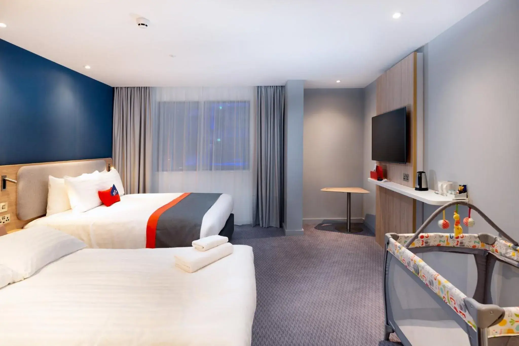 Standard Double Room with Single Sofa Bed and Free Hot Breakfast in Holiday Inn Express - London Heathrow T4 by IHG Standard Double Room with Single Sofa Bed and Free Hot Breakfast in Holiday Inn Express - London Heathrow T4 by IHG