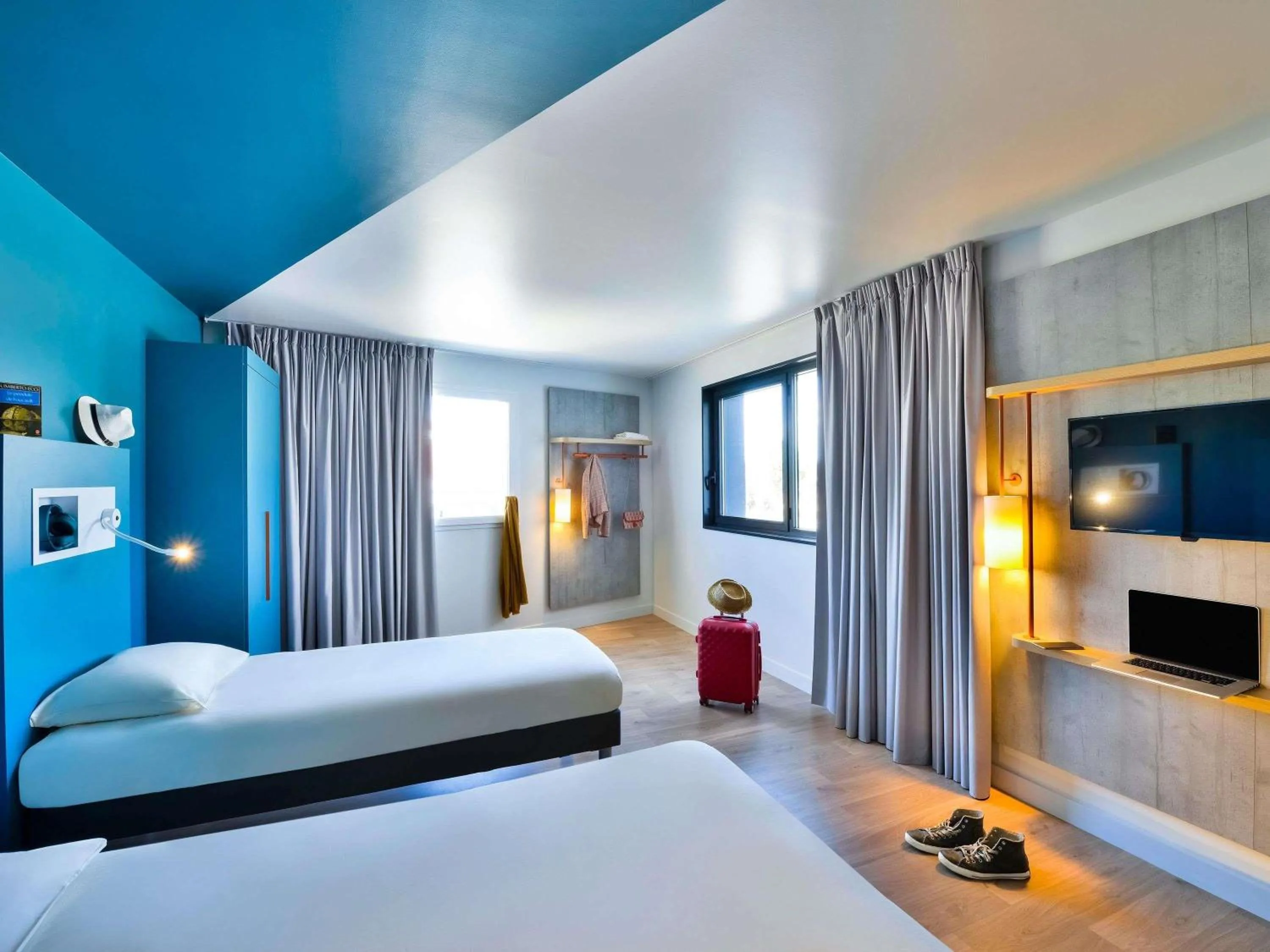 Property building, Bed in ibis Budget Mâcon Crêches