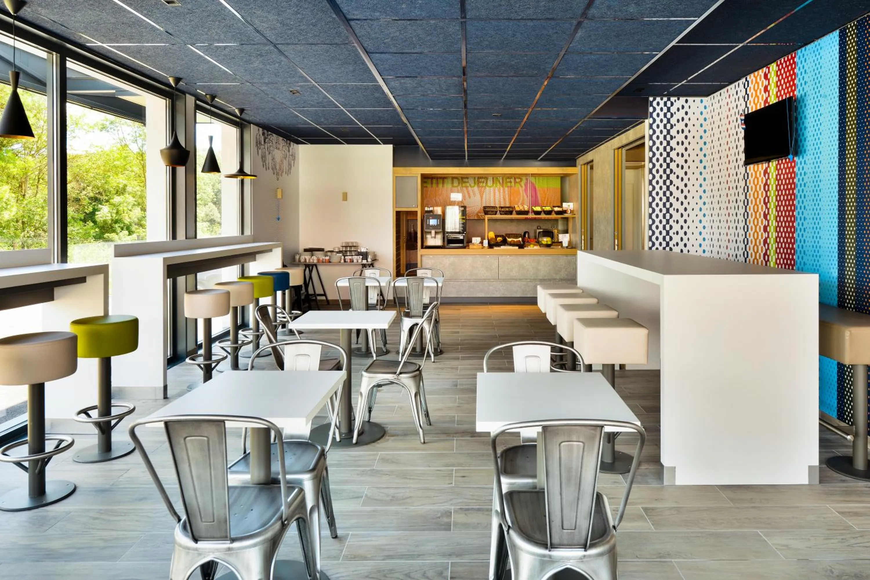 TV and multimedia in ibis Budget Mâcon Crêches