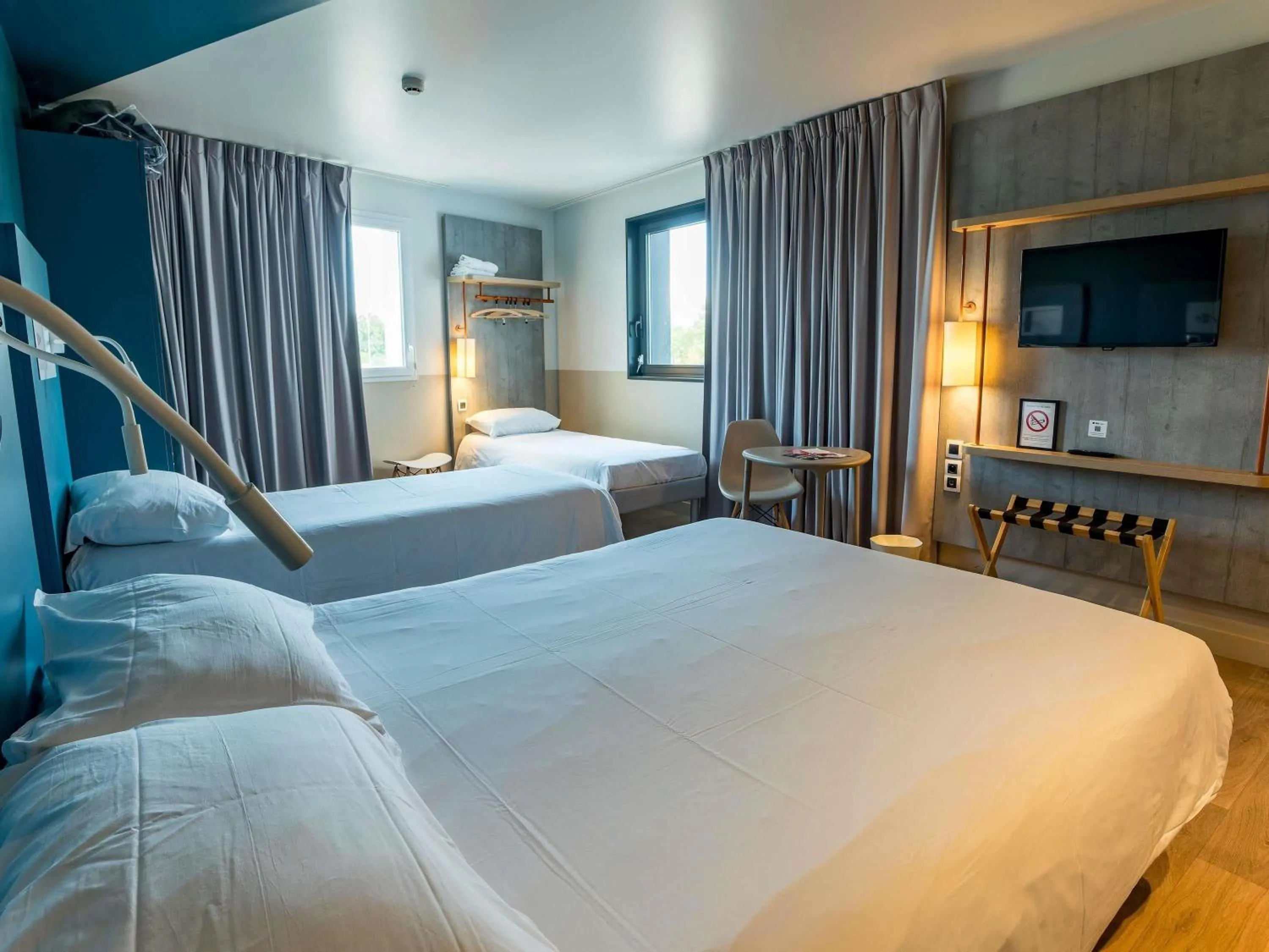 Bedroom, Bed in ibis Budget Mâcon Crêches